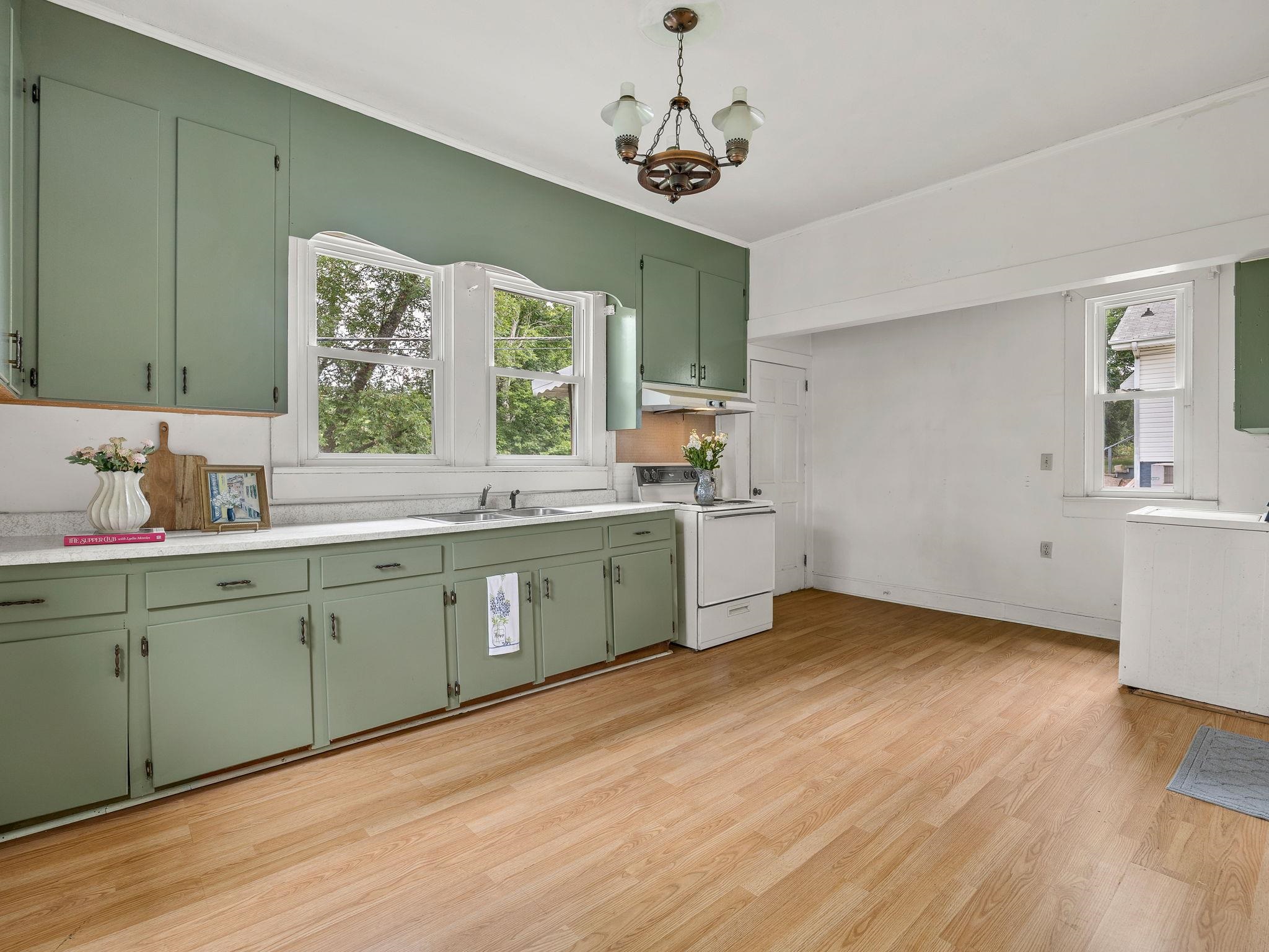 33 Lawrence Street Property Photo 8