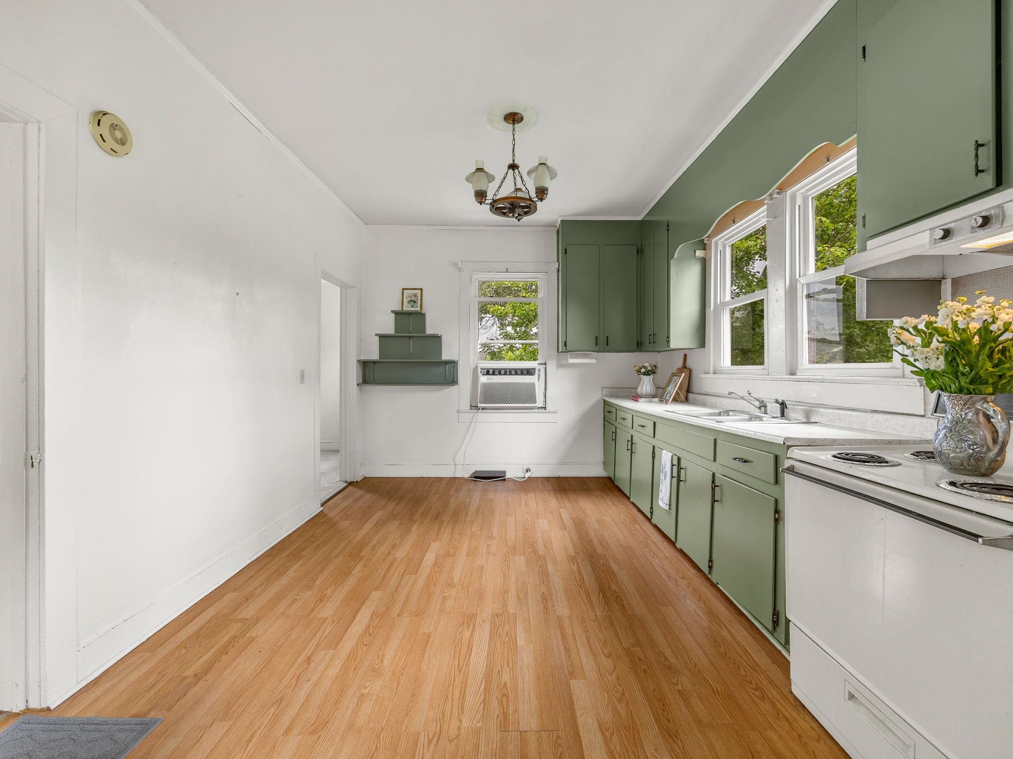 33 Lawrence Street Property Photo 10
