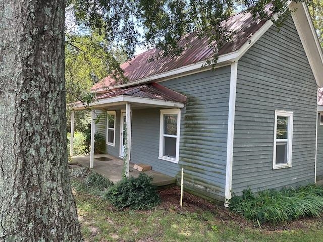 213 N HOWARD Avenue Property Photo 1