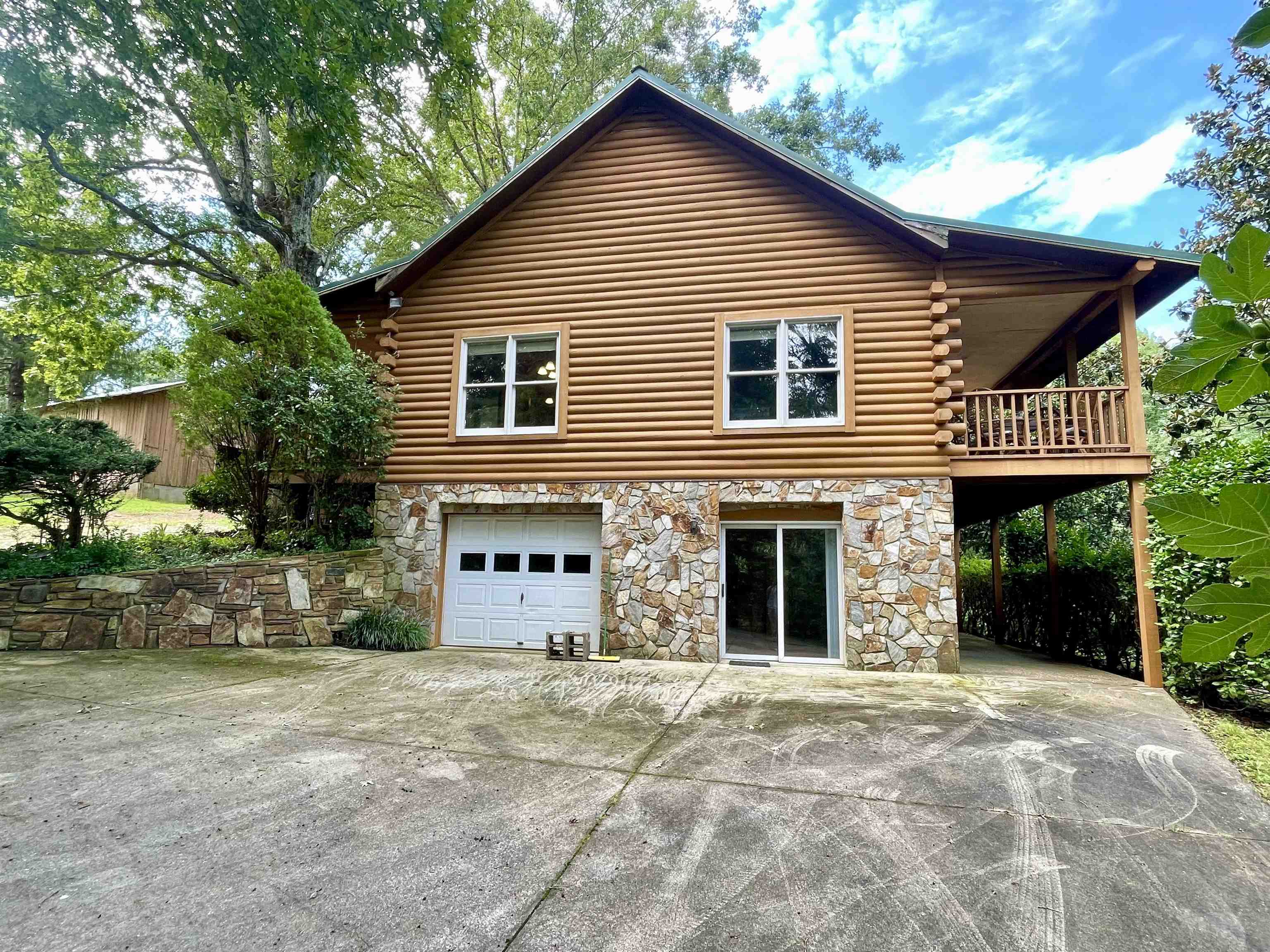 925 Highway 14 W Property Photo 2
