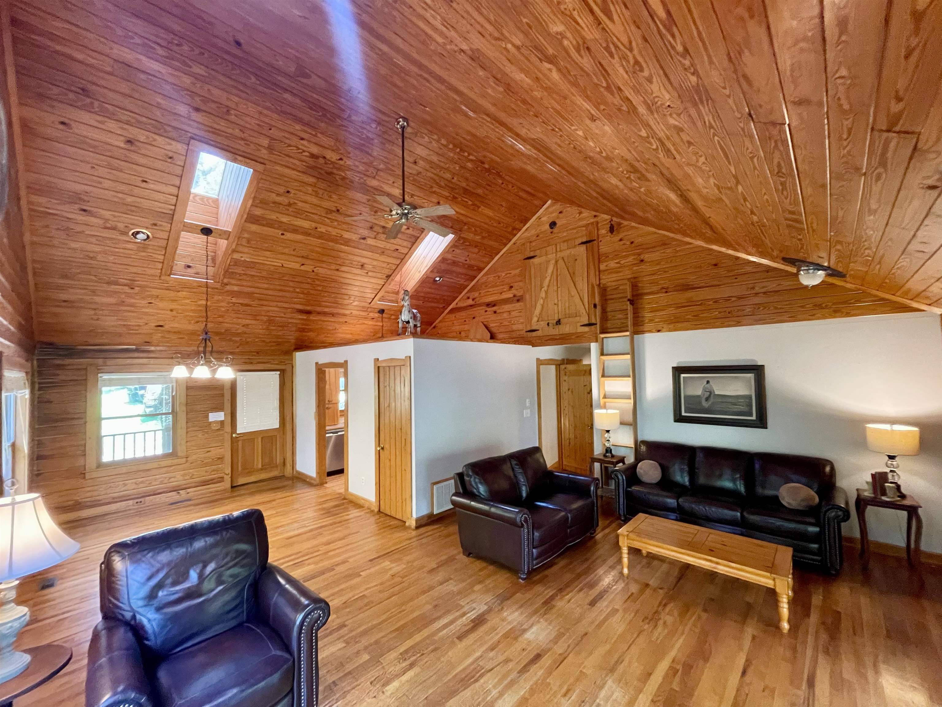 925 Highway 14 W Property Photo 14