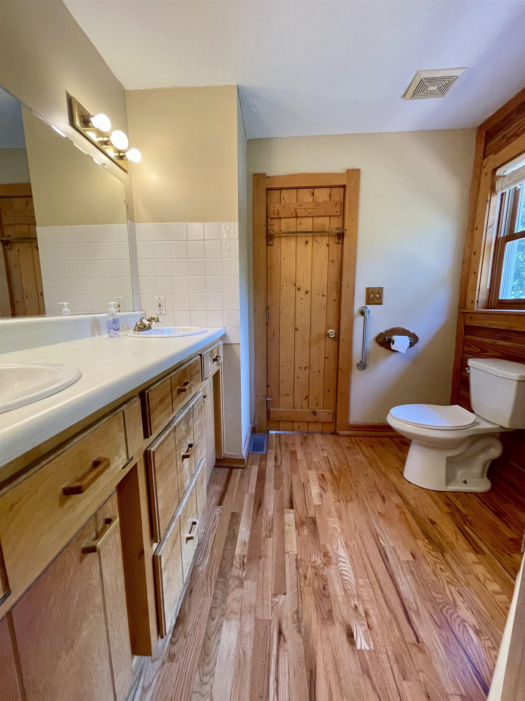 925 Highway 14 W Property Photo 20