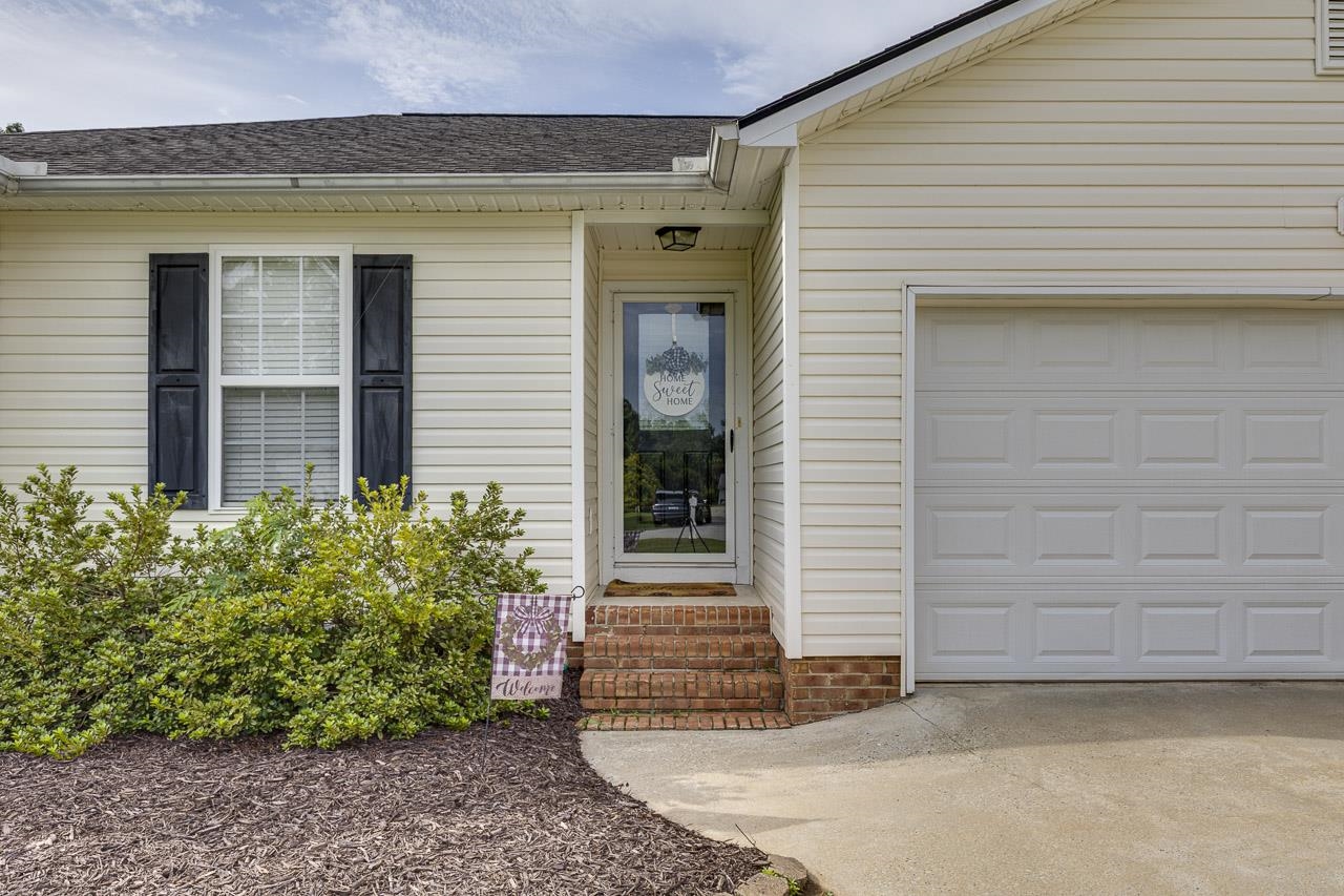 8 Shady Pines Court Property Photo 4