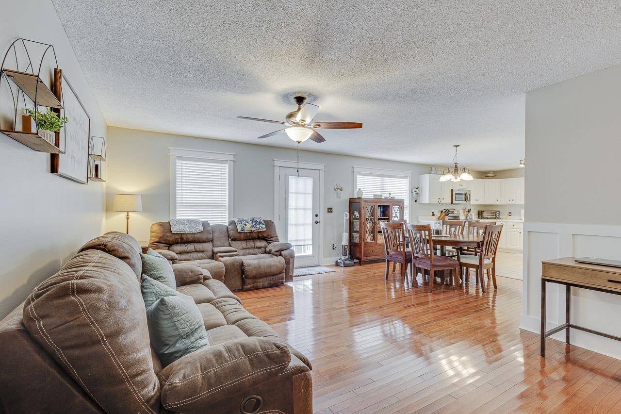 8 Shady Pines Court Property Photo 9