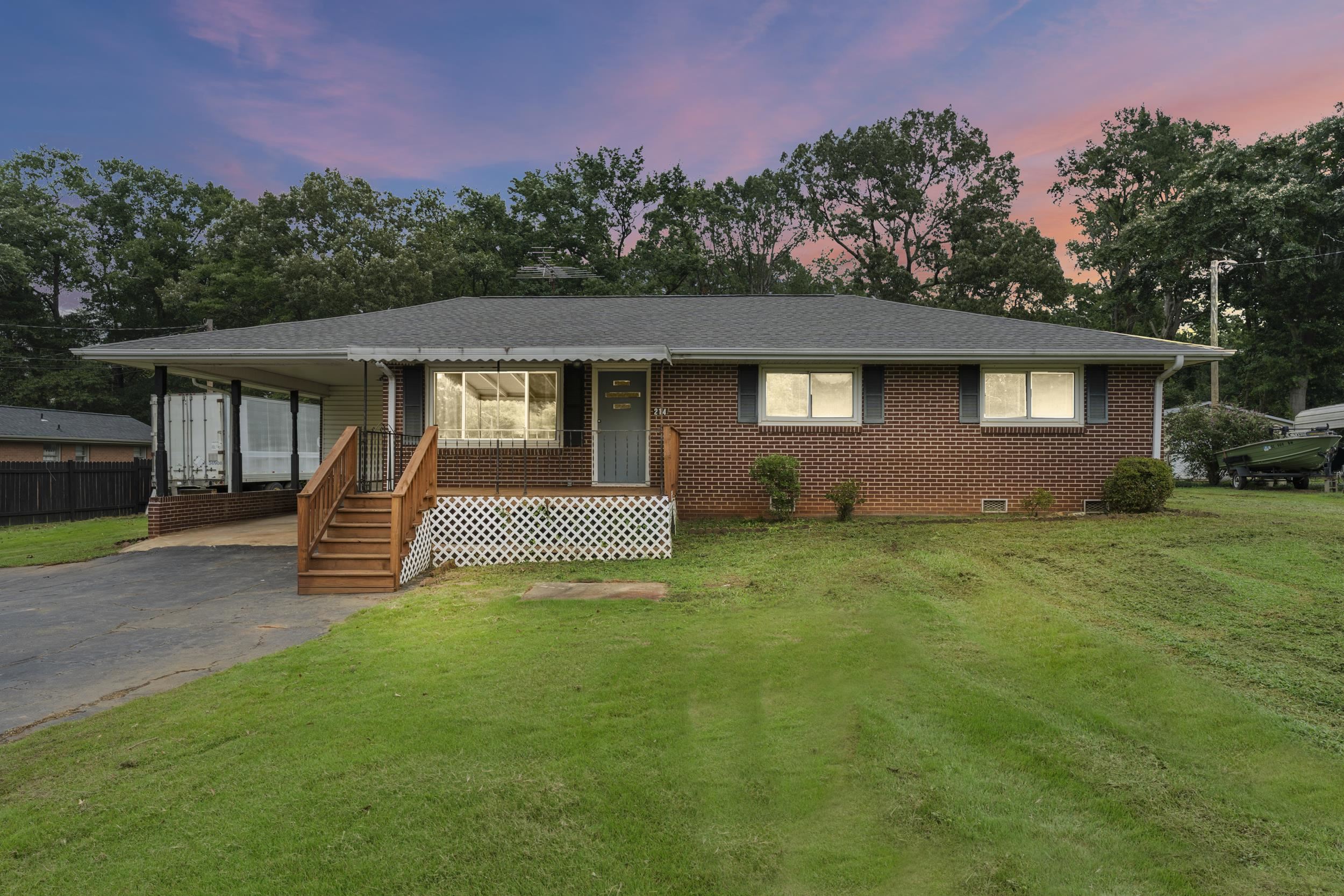 214 Crawford Circle Property Photo 1