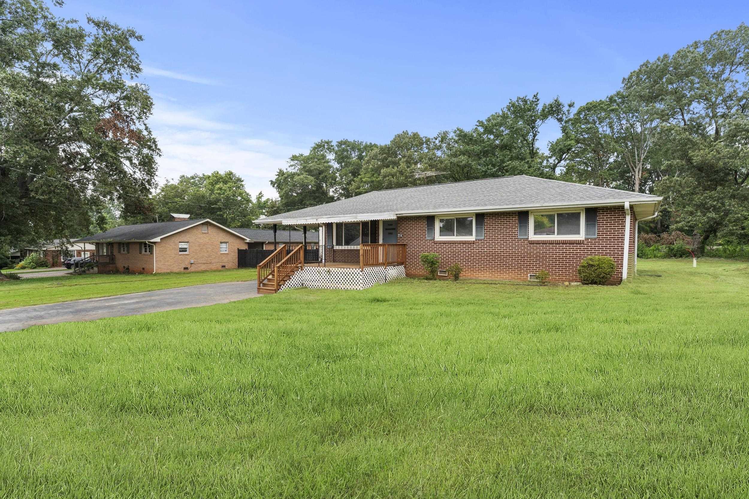 214 Crawford Circle Property Photo 5