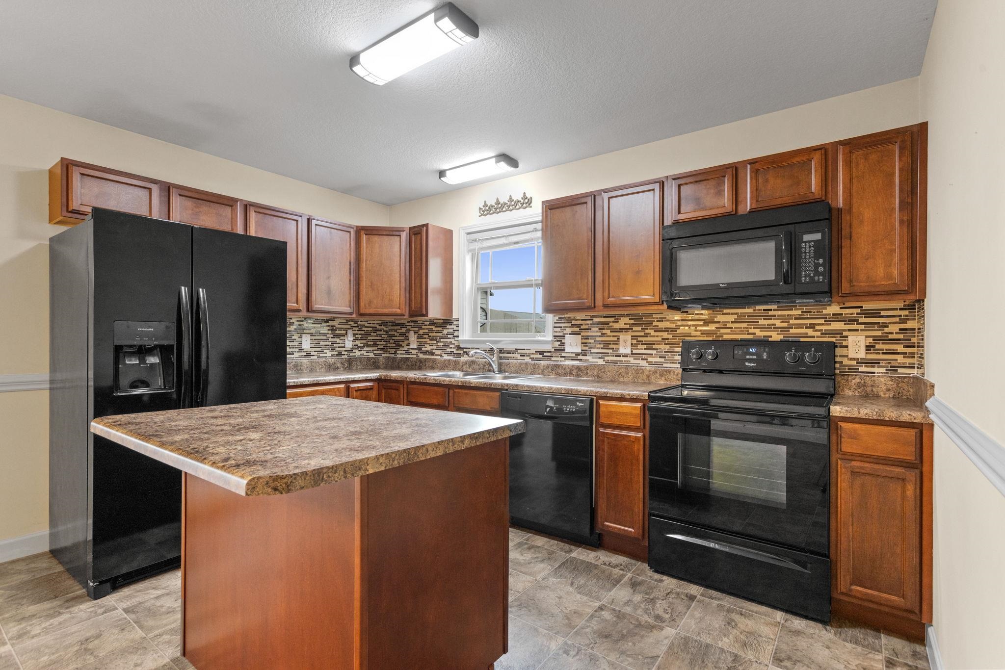 640 Clarion Court Property Photo 8
