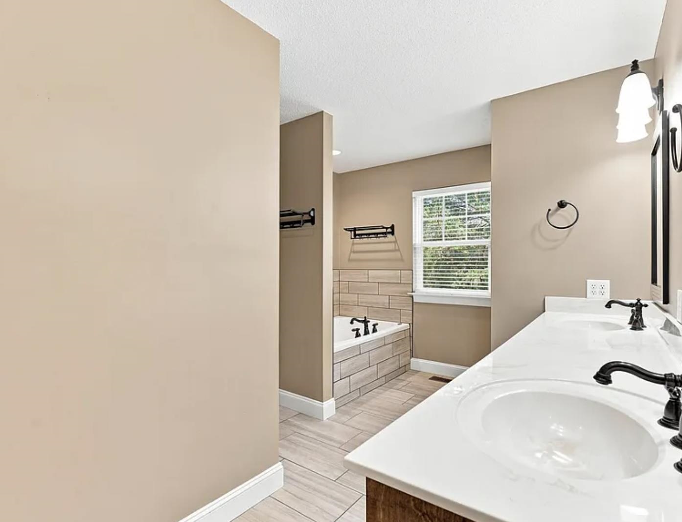 454 Morningmist Drive Property Photo 16