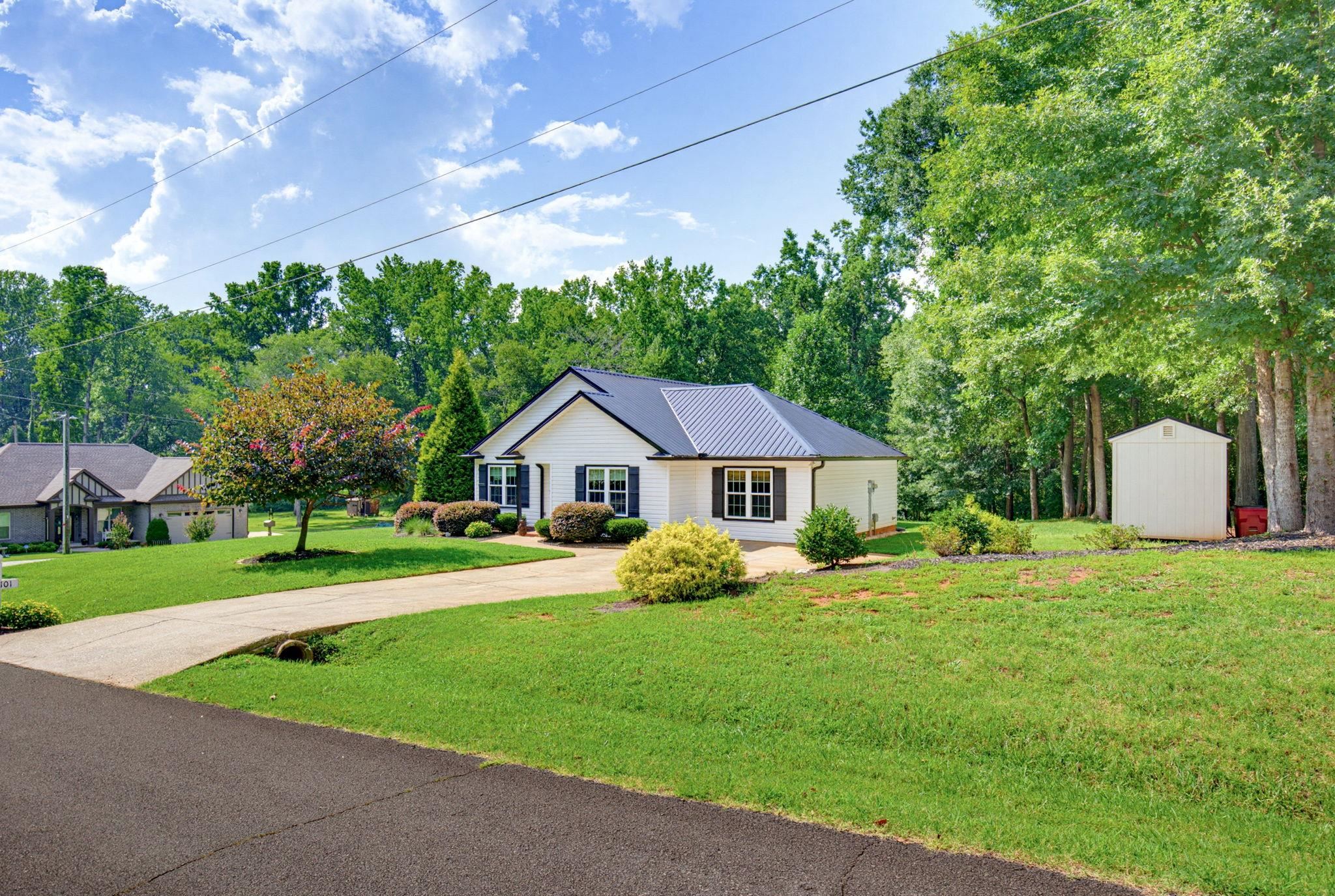 101 Valleydale Court Property Photo 3