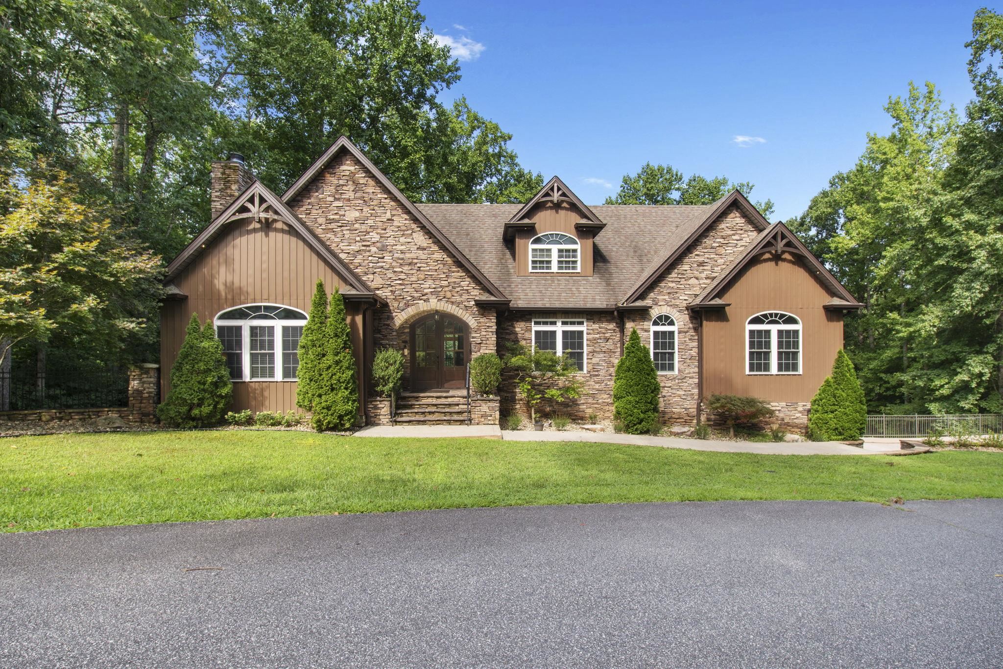 129 Overbrook Circle Property Photo 1