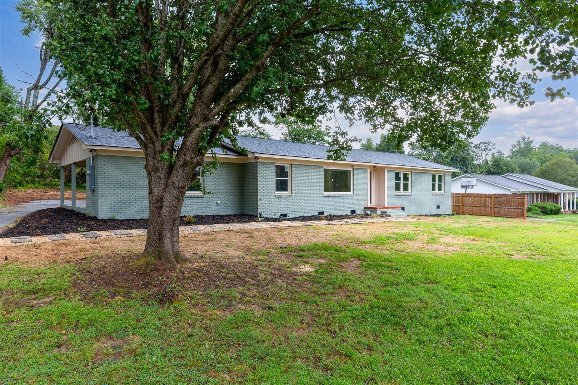 128 Galaxie Place Property Photo 2