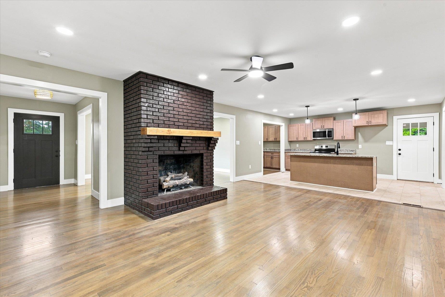 128 Galaxie Place Property Photo 4