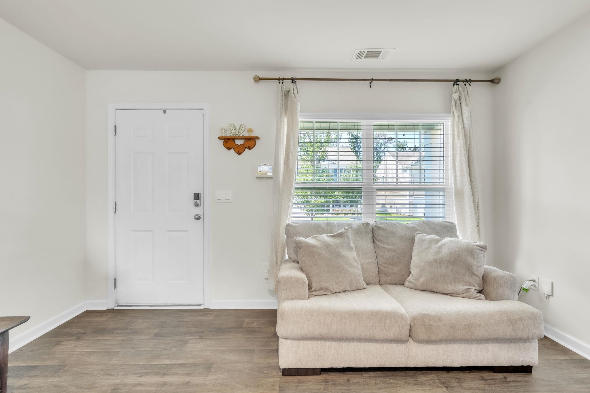 1080 Yearling Way Property Photo 6