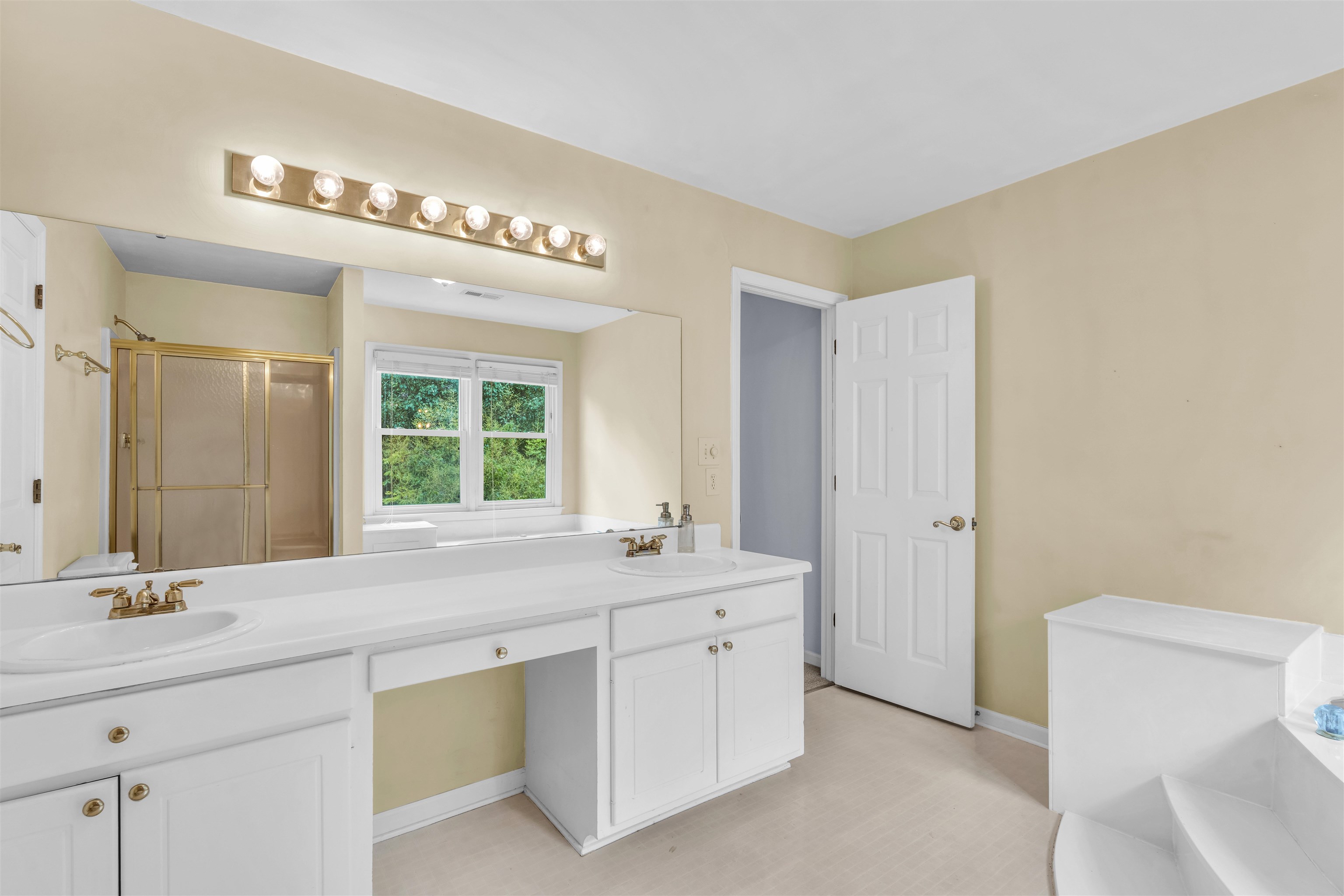 352 Round Ridge Road Property Photo 17