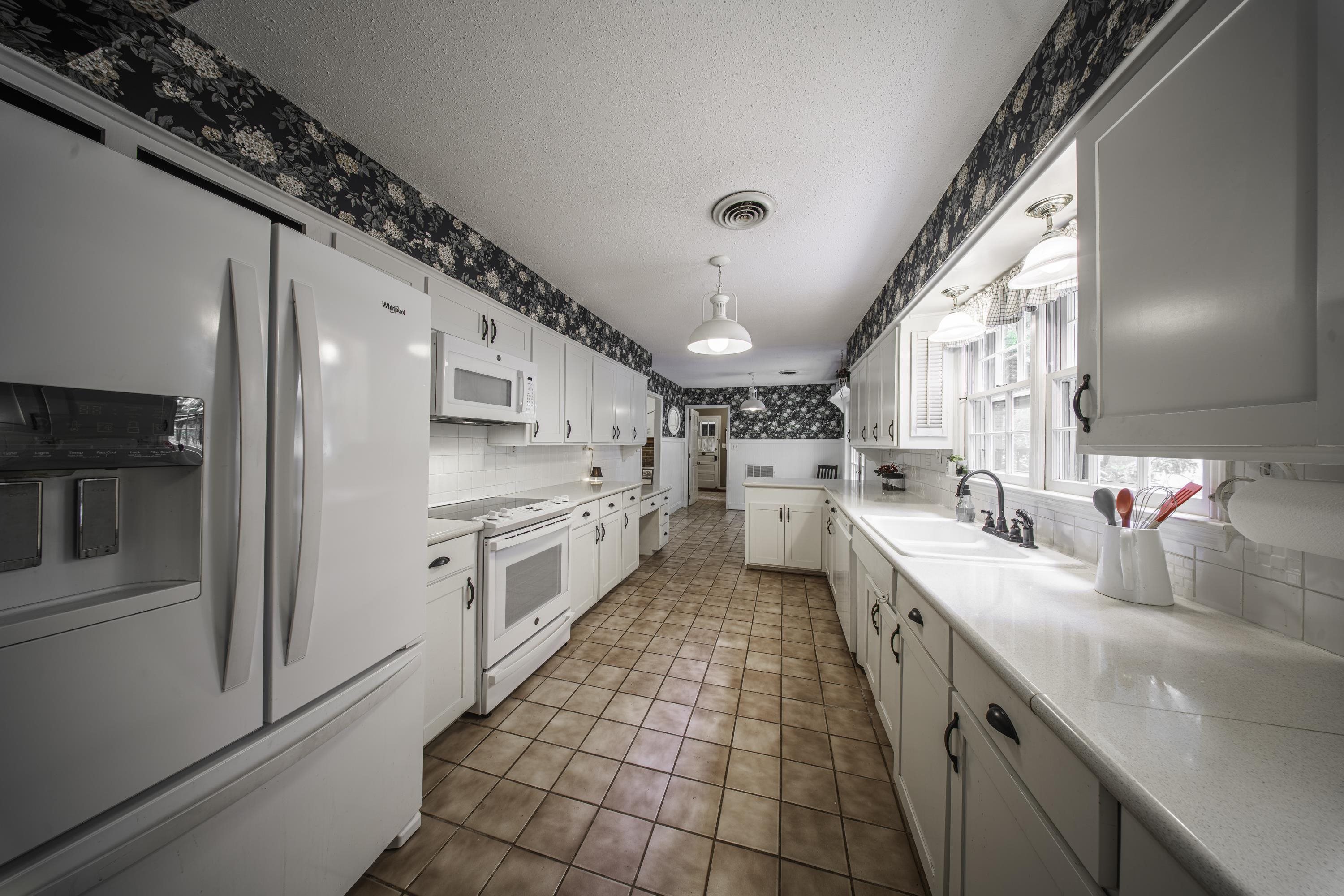 225 Walnut Hill Lane Property Photo 13