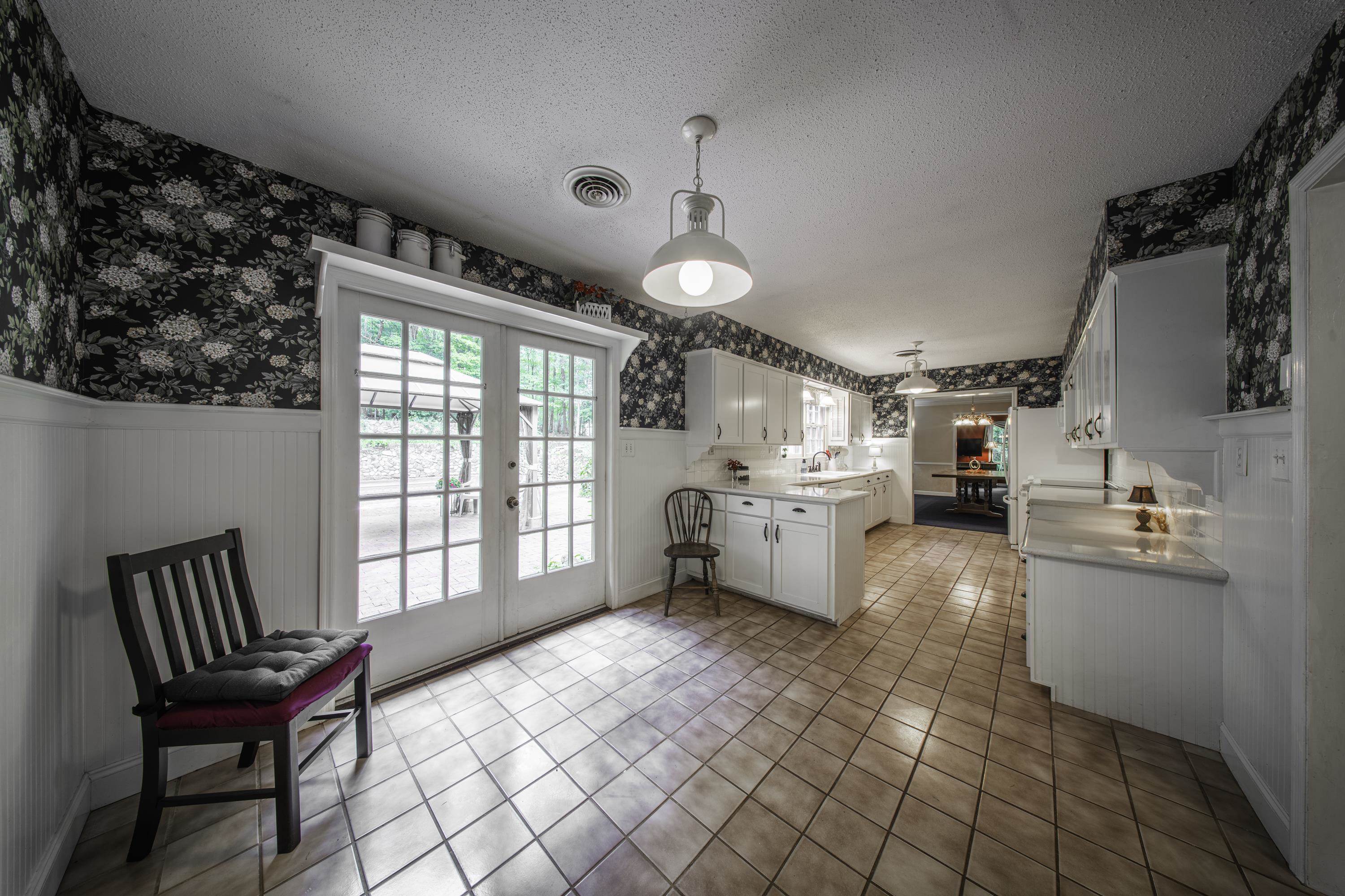 225 Walnut Hill Lane Property Photo 14