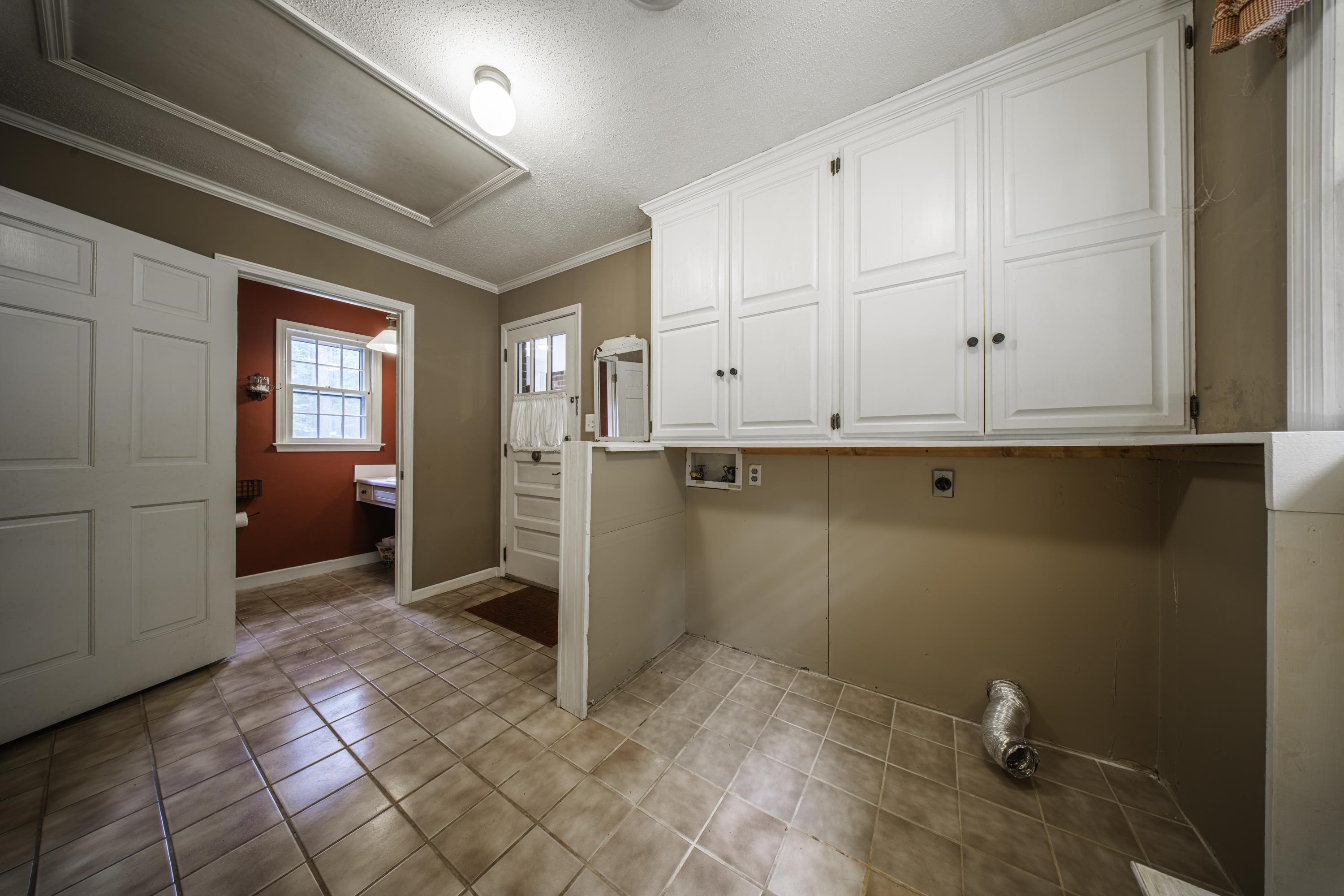 225 Walnut Hill Lane Property Photo 17