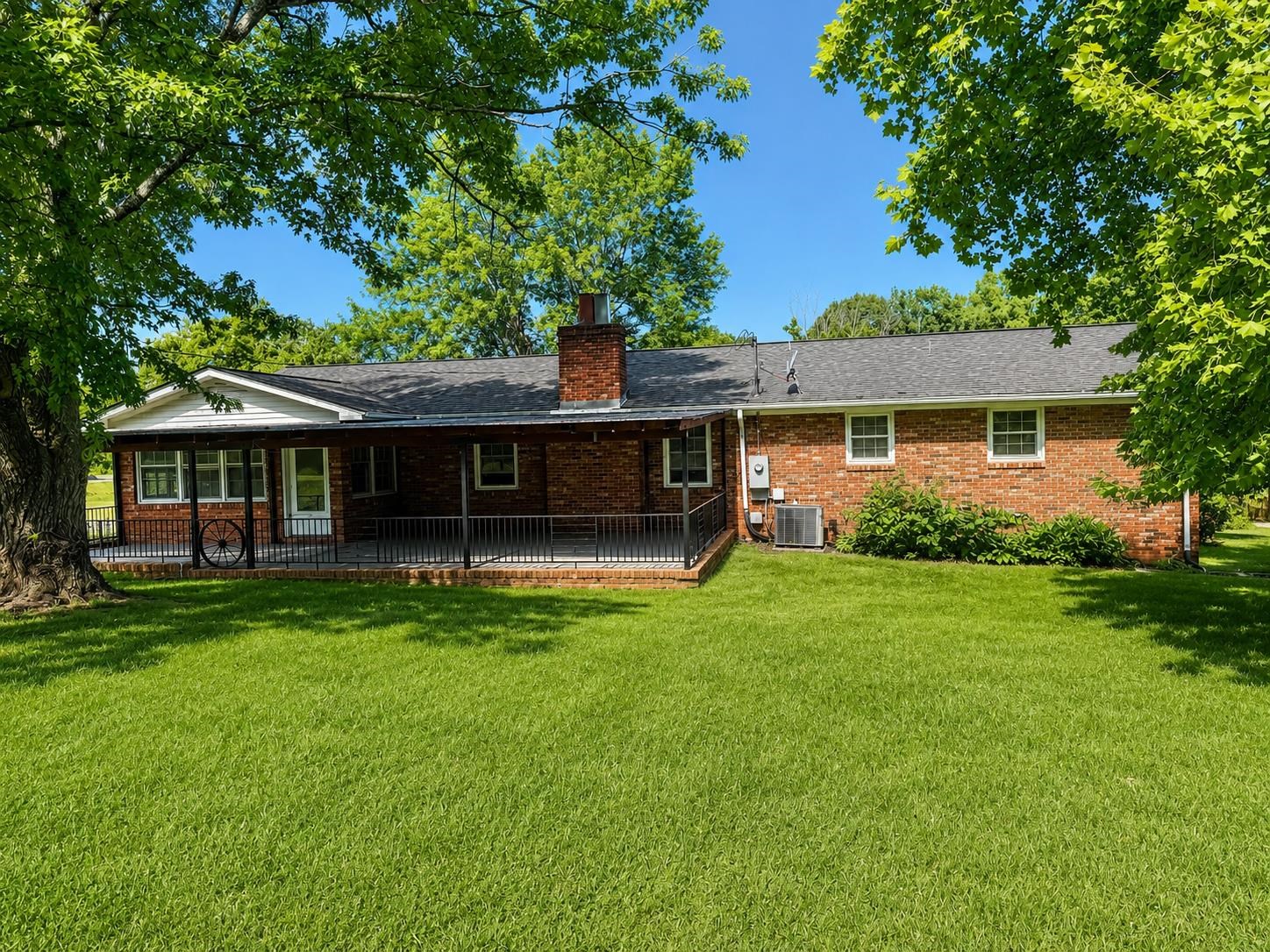 631 Riveroak Circle Property Photo 4