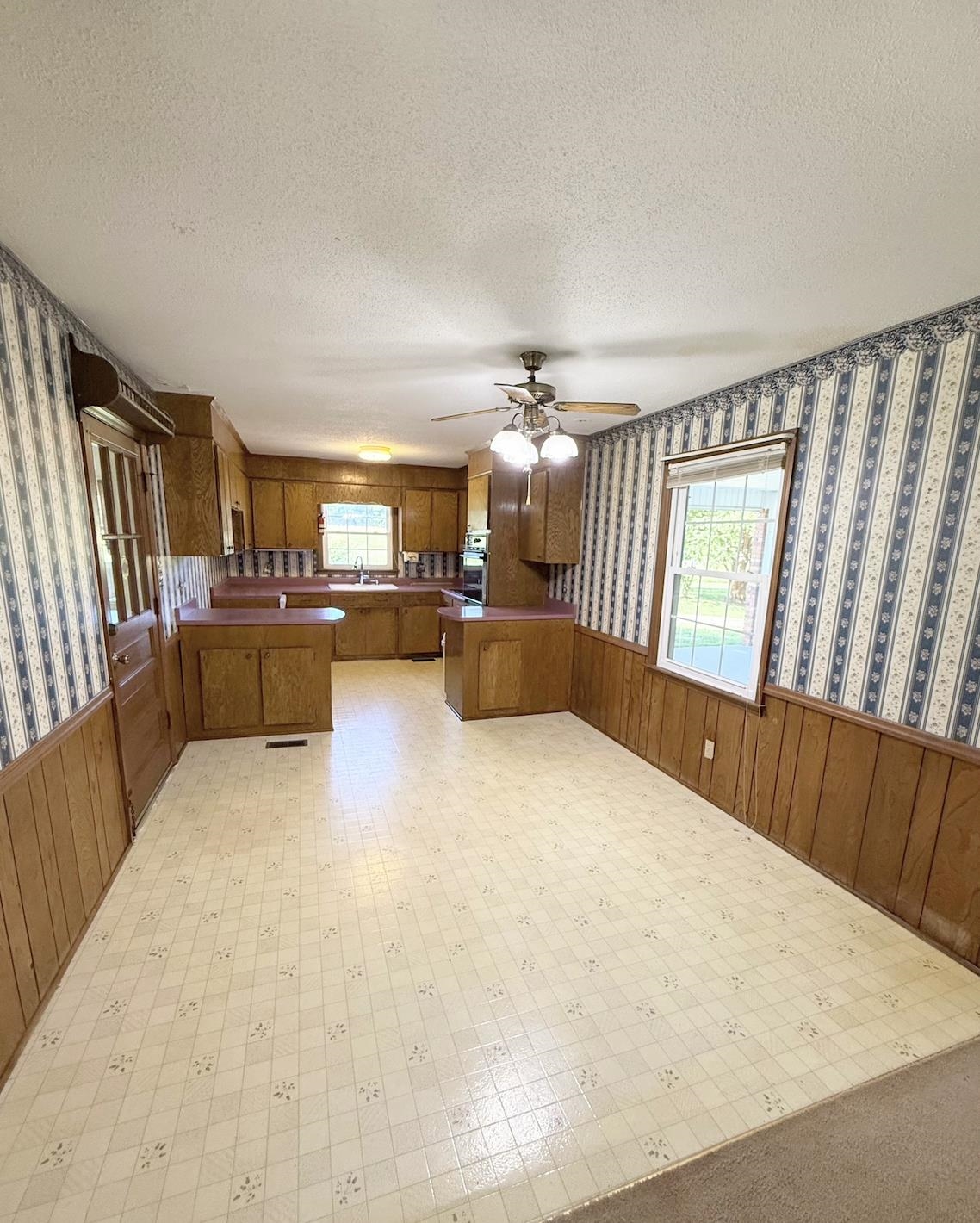 631 Riveroak Circle Property Photo 7