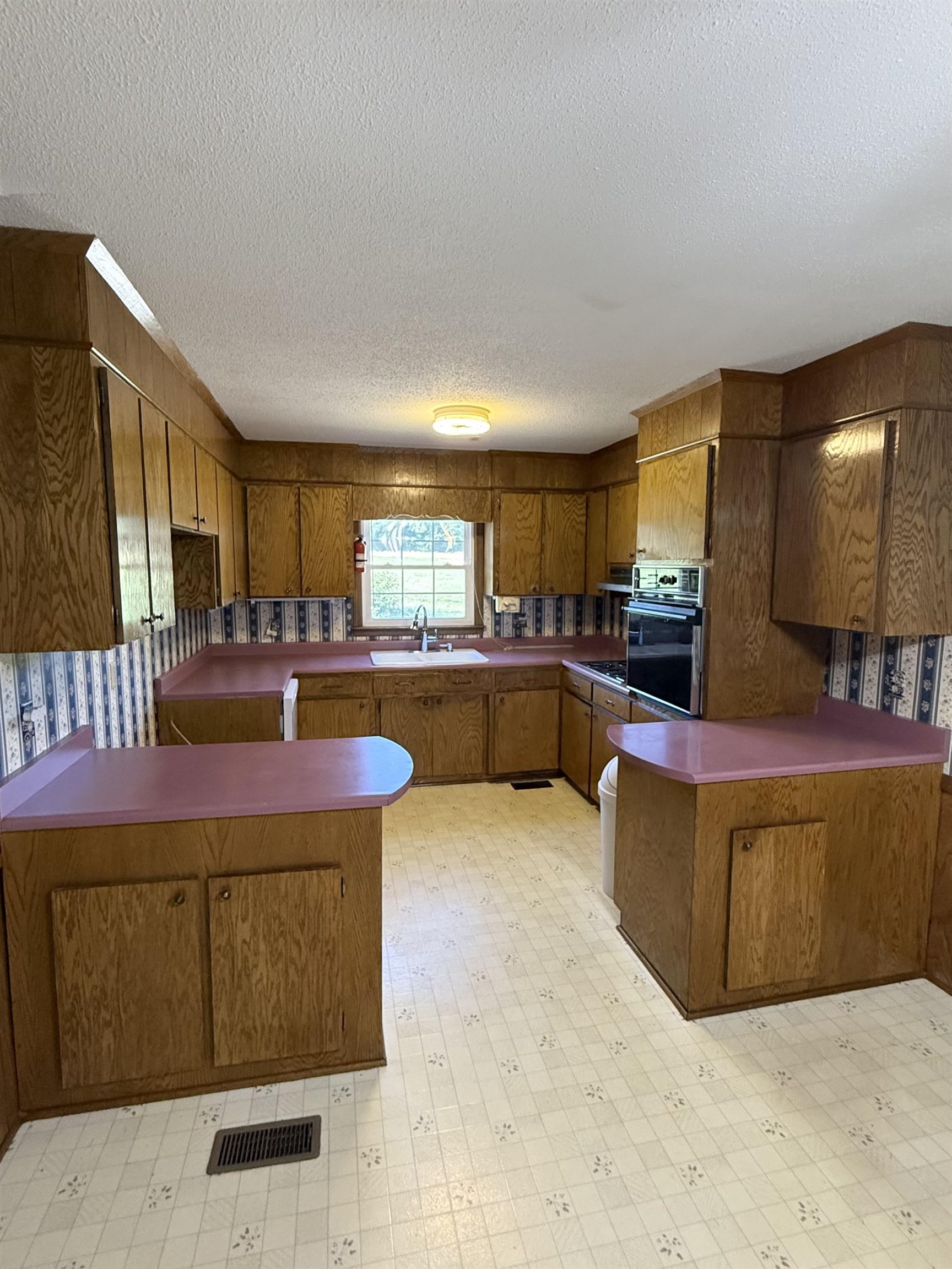 631 Riveroak Circle Property Photo 8