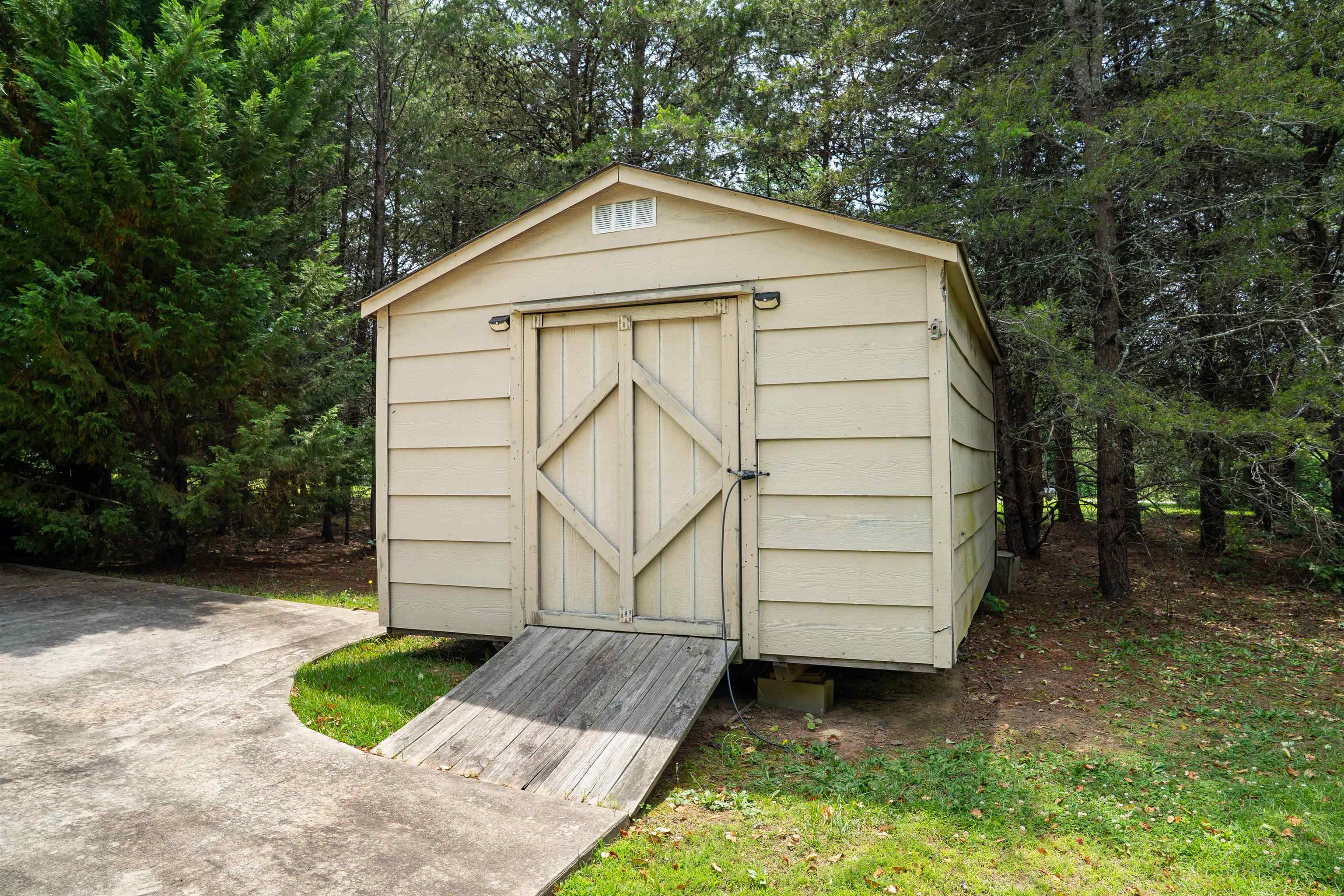 247 Pondfield Property Photo 33