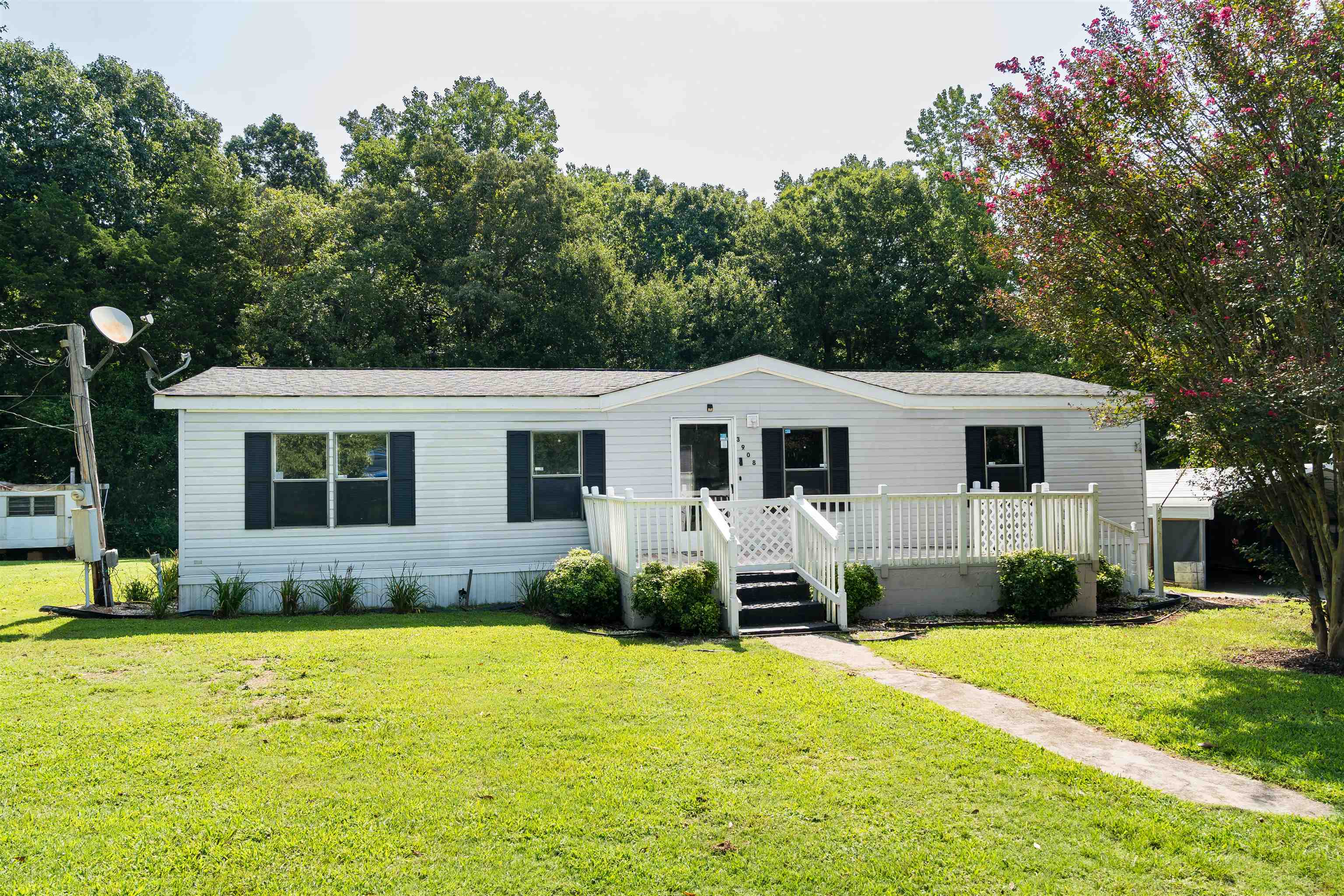 3908 Old Georgia Highway Property Photo 1