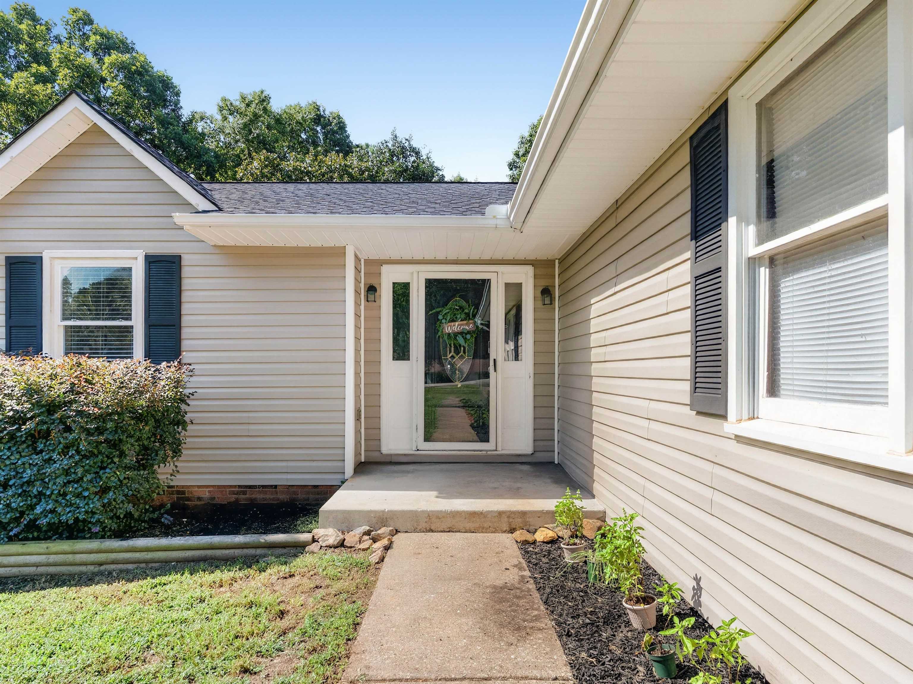 180 Hillcrest Drive Property Photo 3
