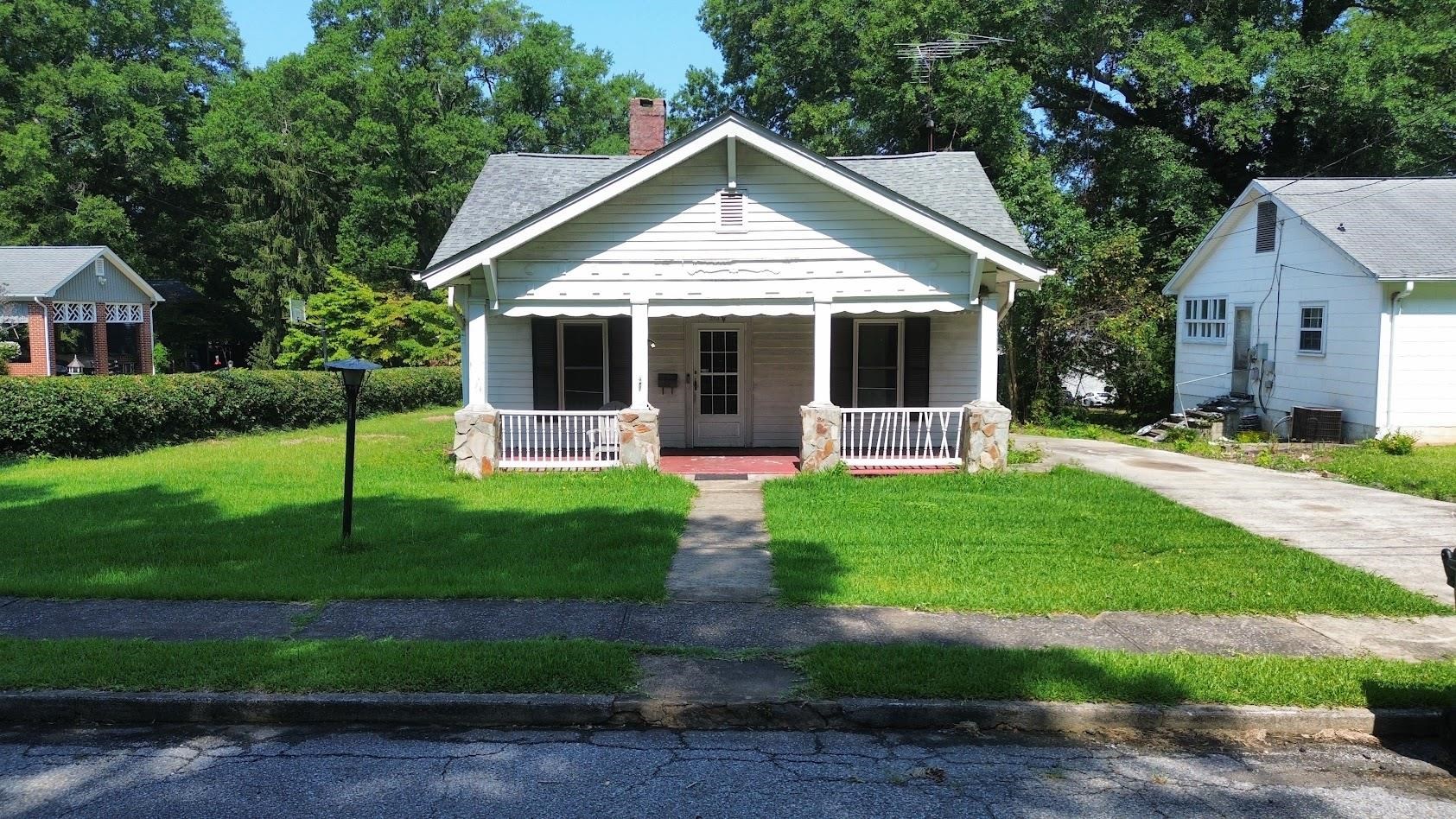 324 Vernon St Property Photo 2