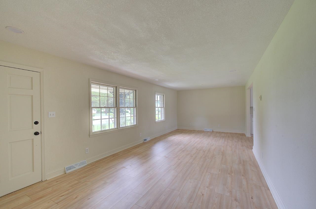 1195 Holly Springs Road Property Photo 4