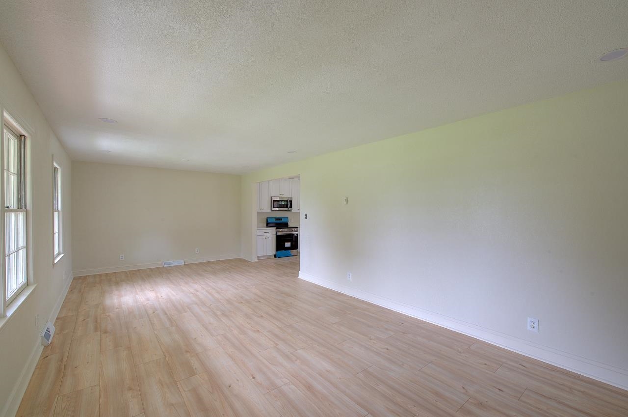 1195 Holly Springs Road Property Photo 6