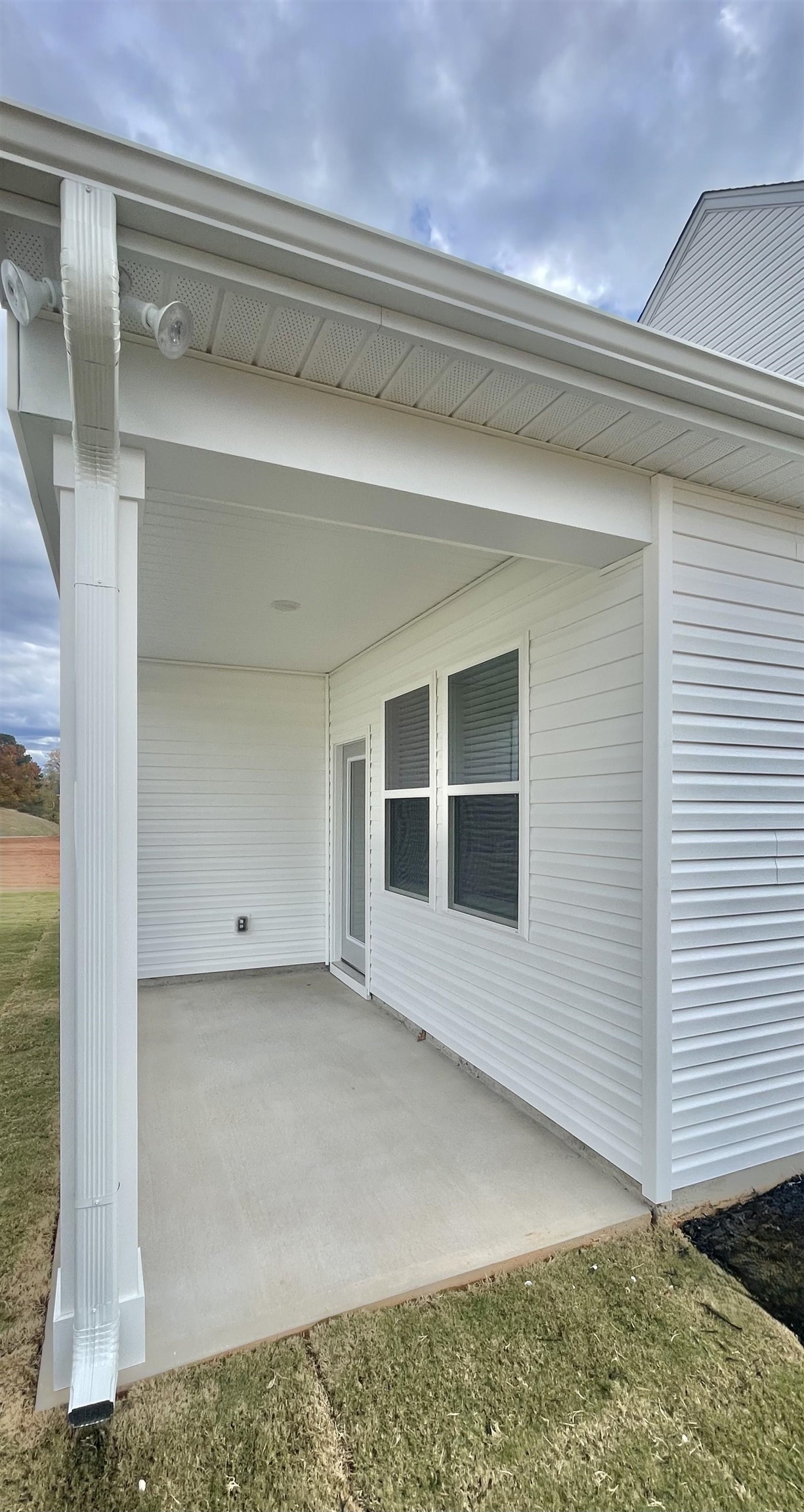 1134 Ogeechee Court Property Photo 6