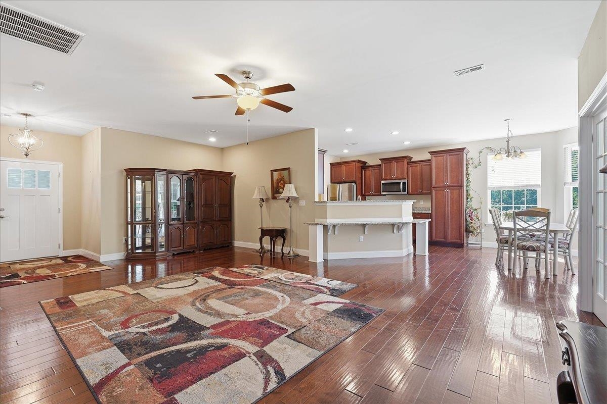 468 Brenda Way Property Photo 6