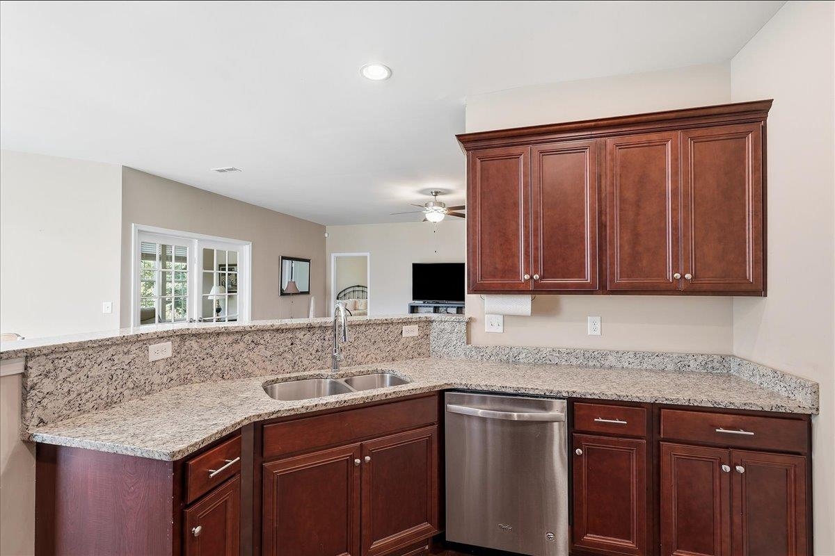 468 Brenda Way Property Photo 14