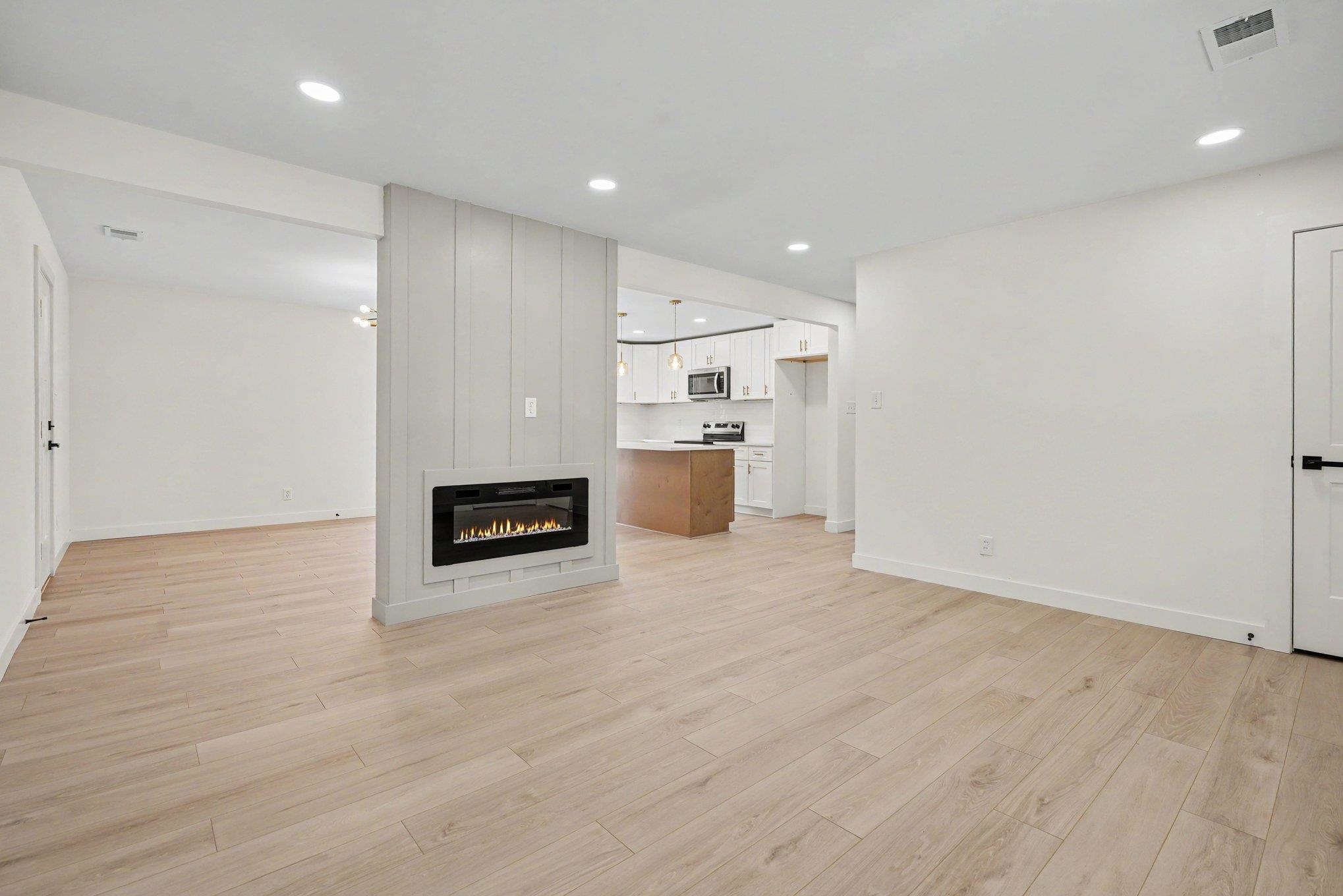 3035 Elmhurst Drive Property Photo 6
