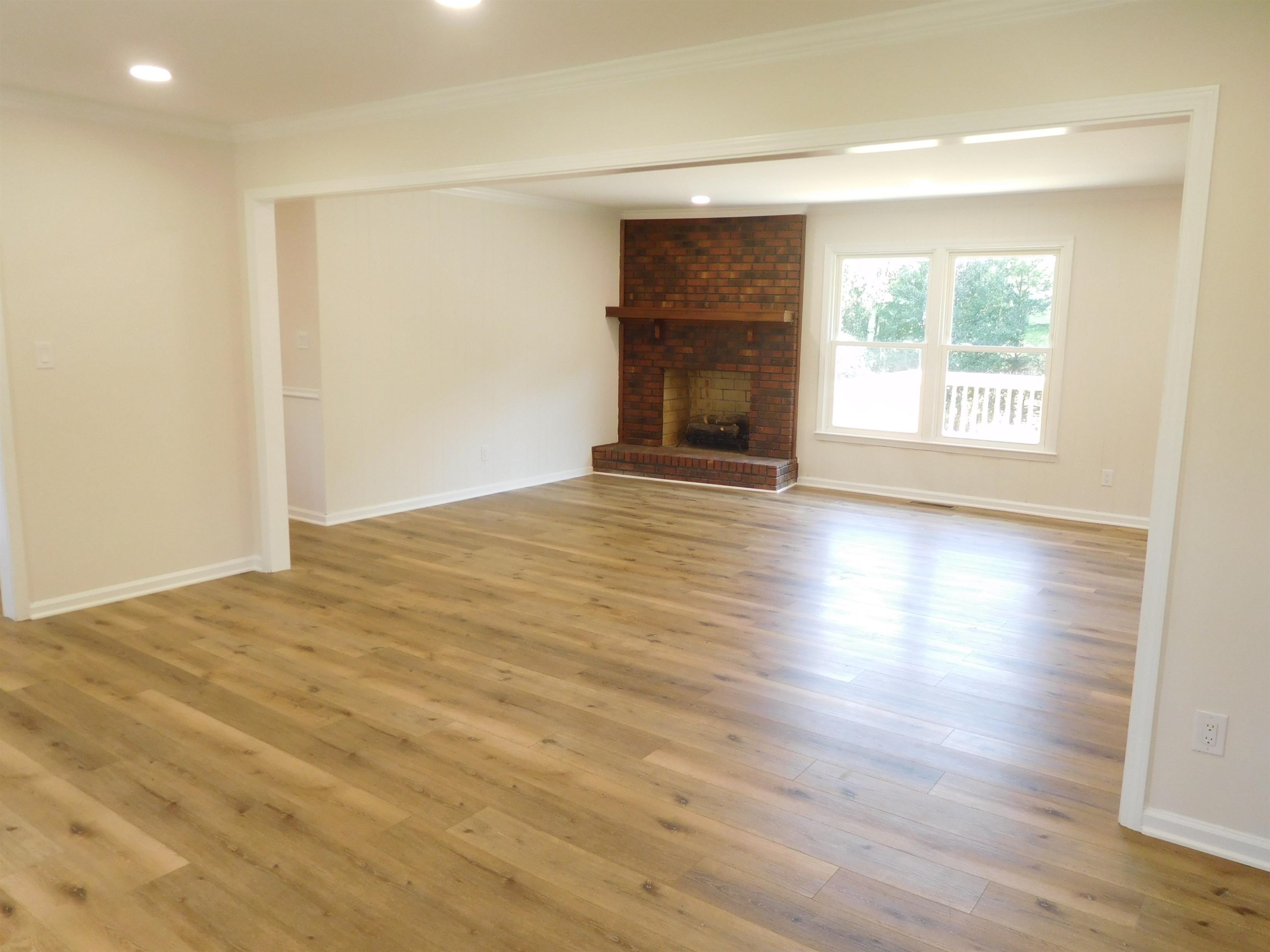 110 Cambridge Circle Circle Property Photo 3