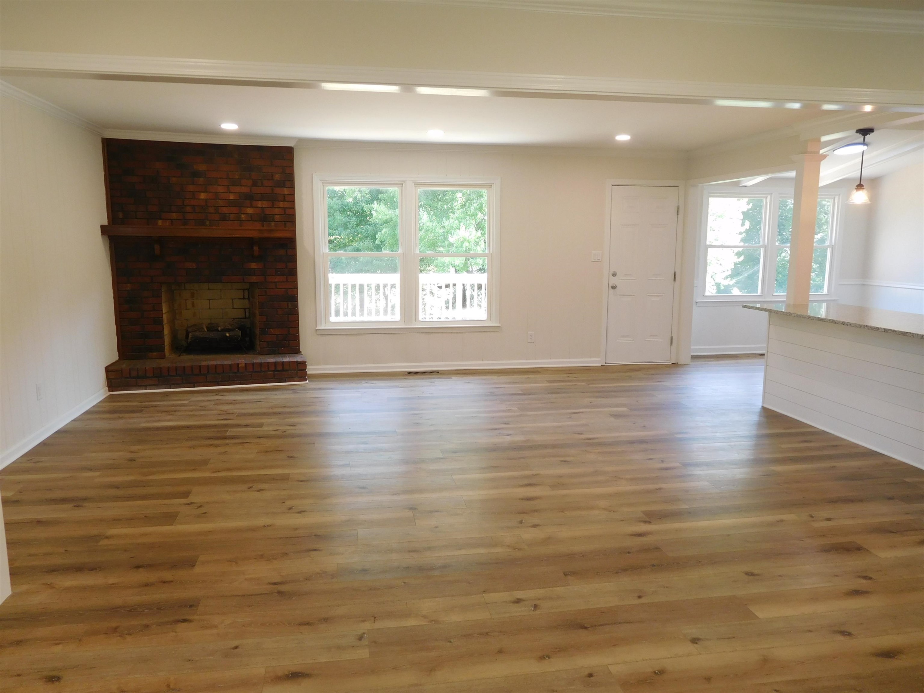 110 Cambridge Circle Circle Property Photo 4