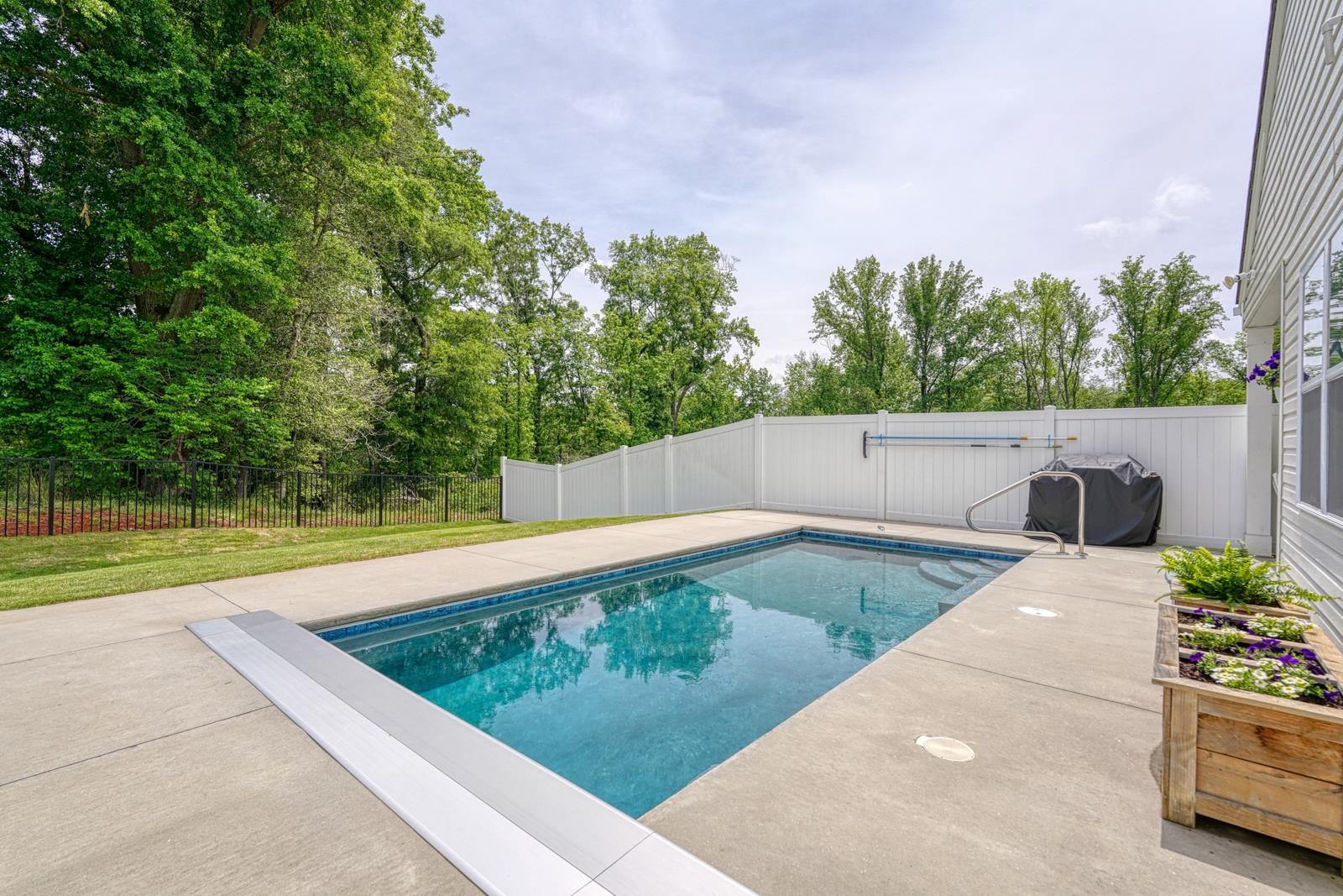 1239 Lynton Lane Property Photo 4