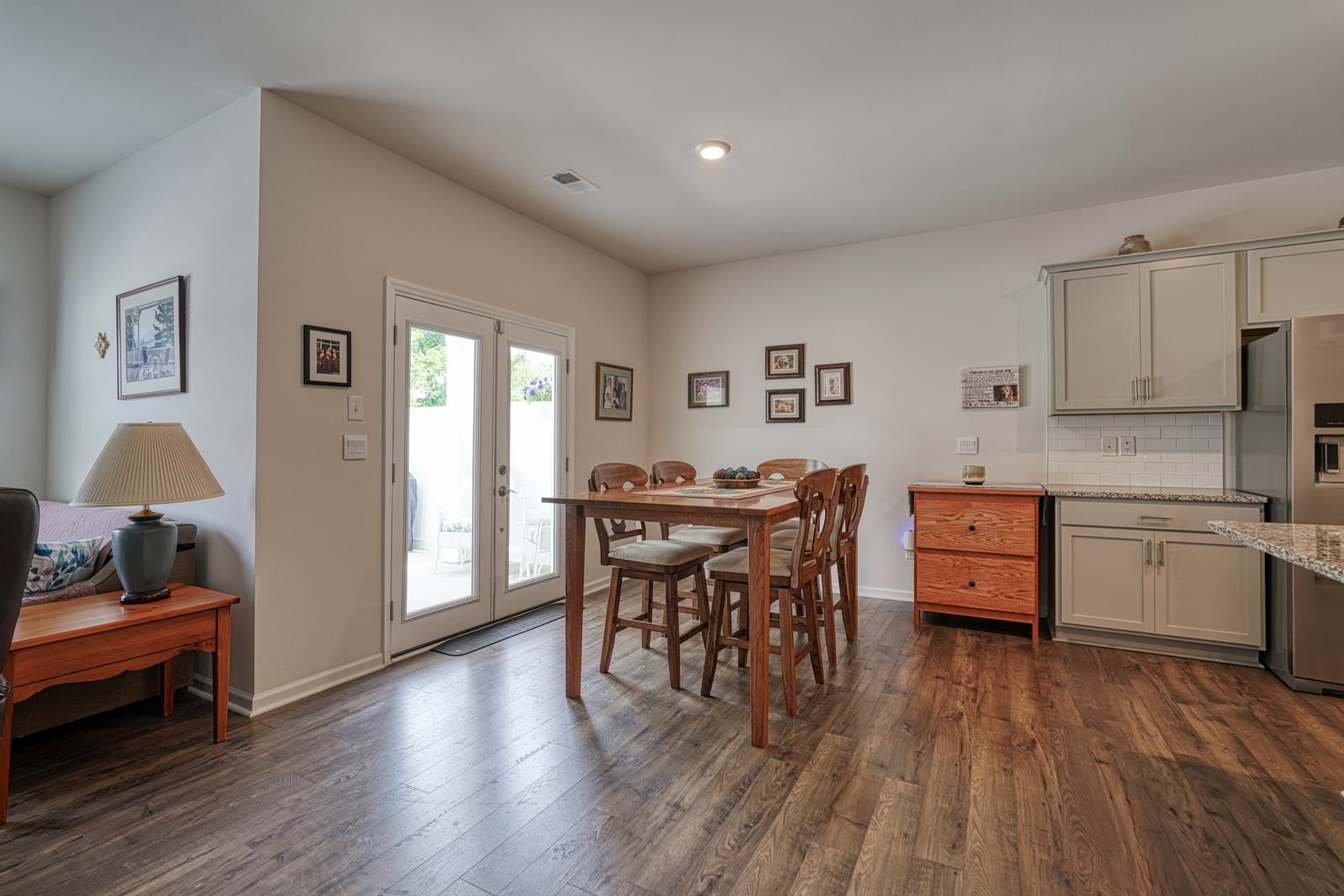 1239 Lynton Lane Property Photo 9