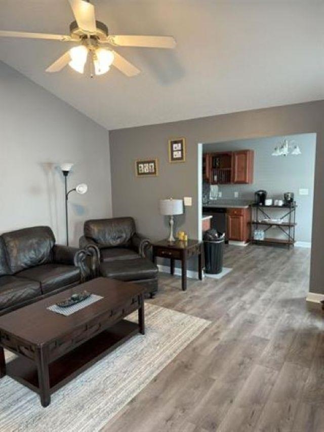 810 N Gray Beaver Ct Court Property Photo 6