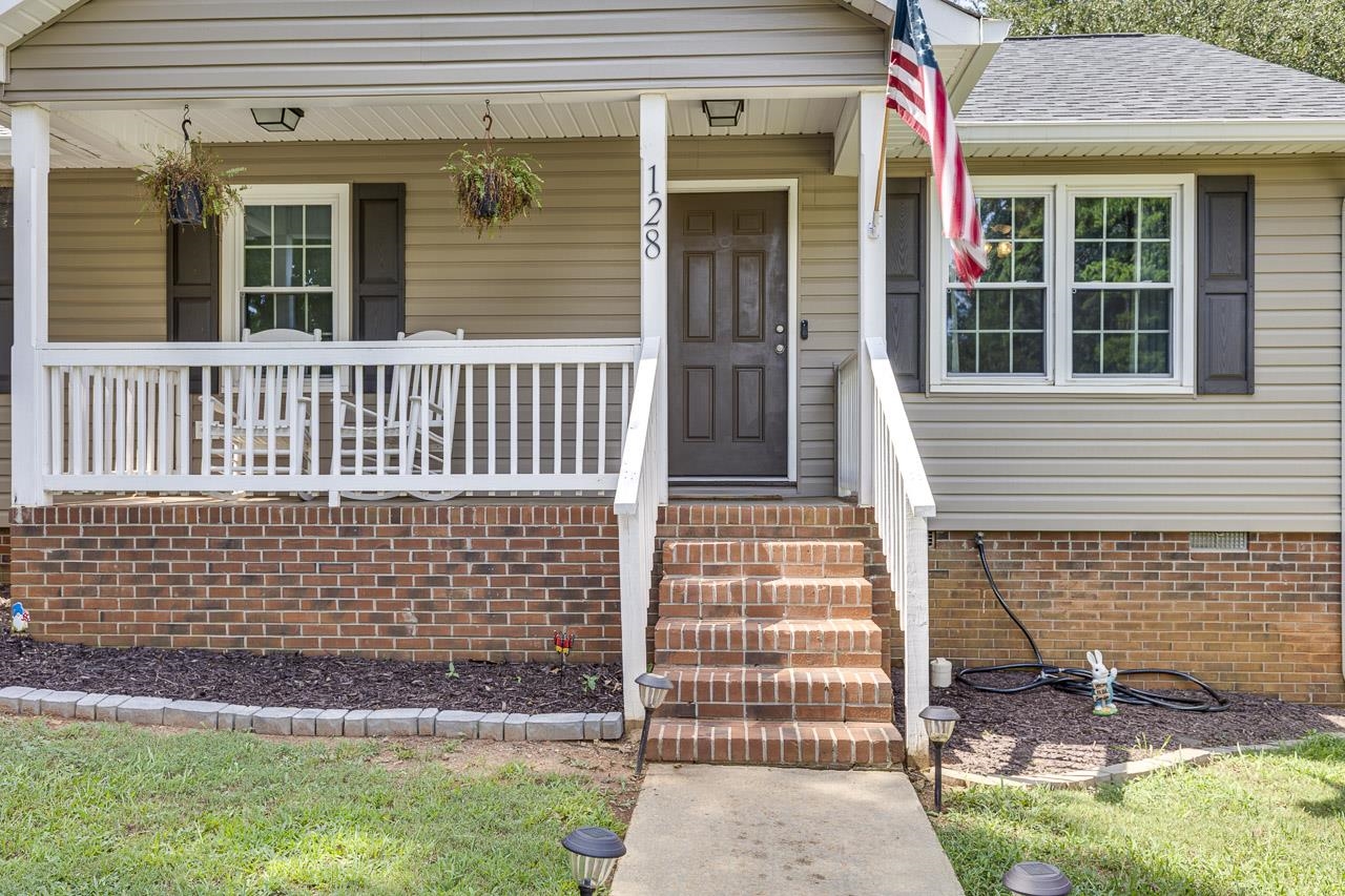 128 Keltner Circle Property Photo 4
