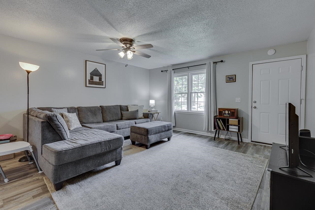 128 Keltner Circle Property Photo 7