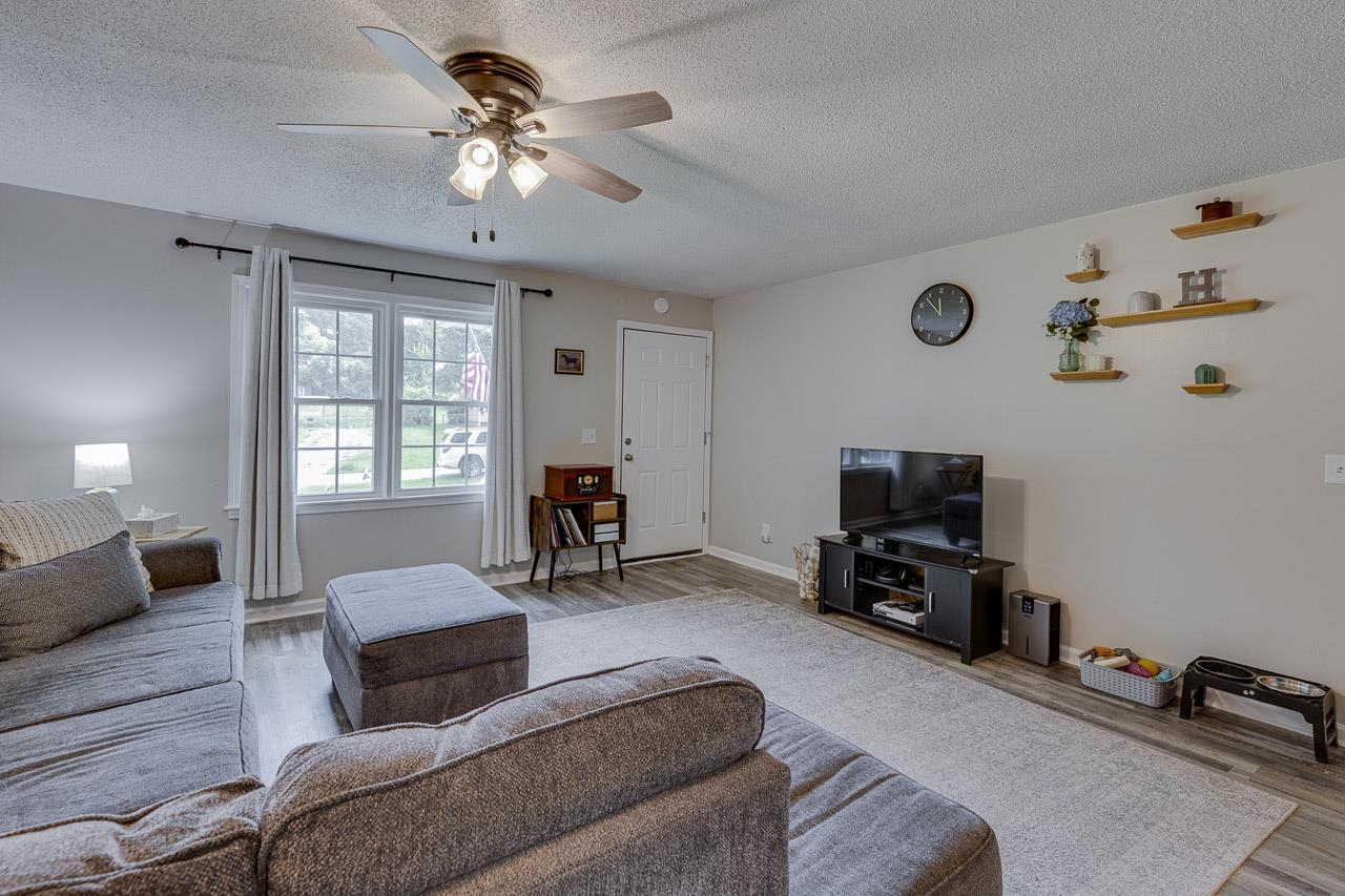 128 Keltner Circle Property Photo 8