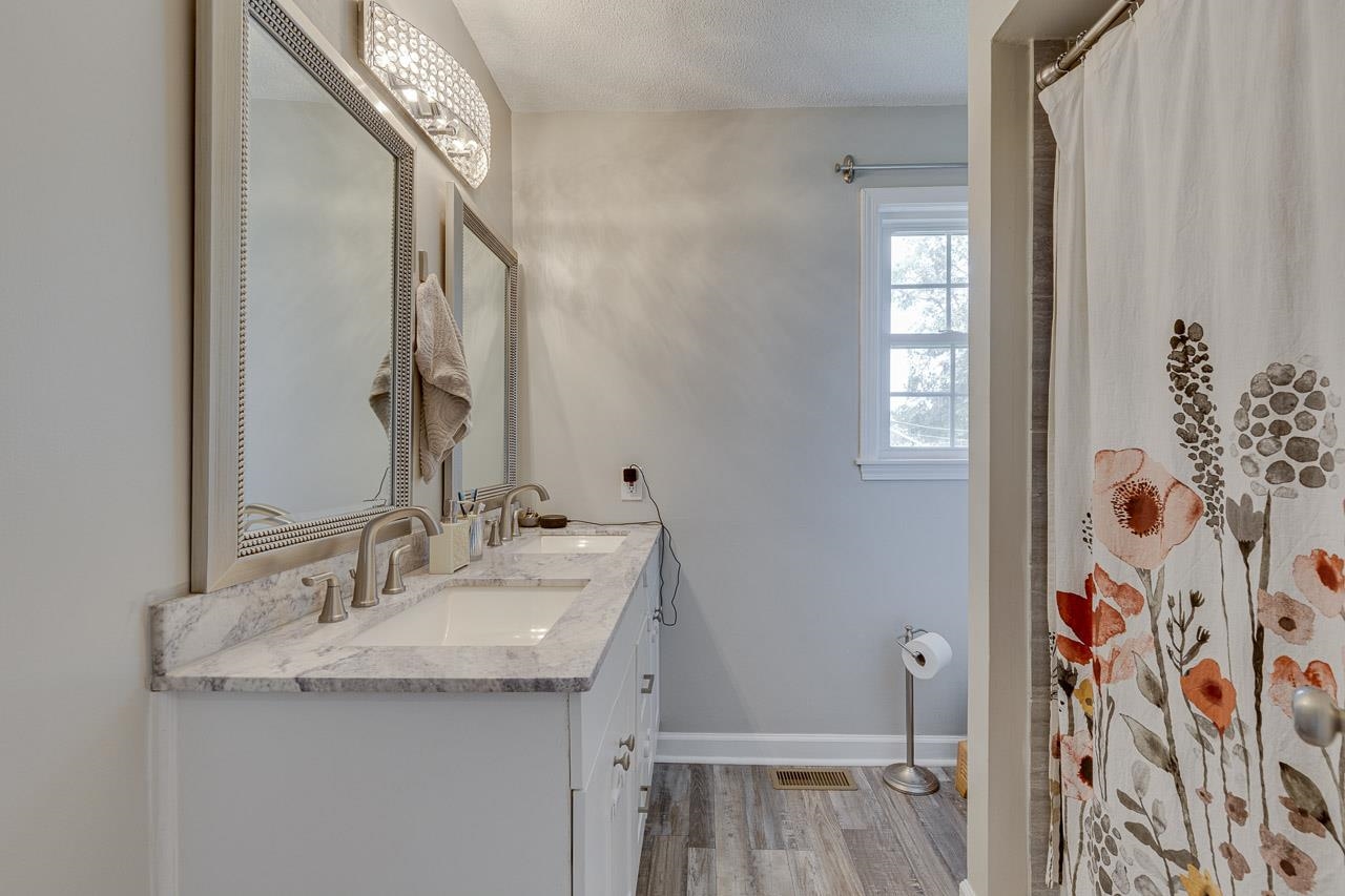 128 Keltner Circle Property Photo 13