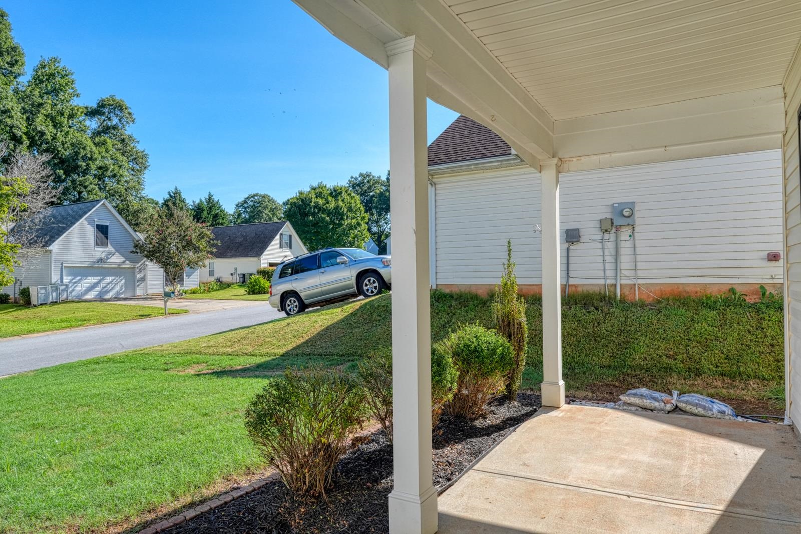 713 Bent Hollow Court Property Photo 3