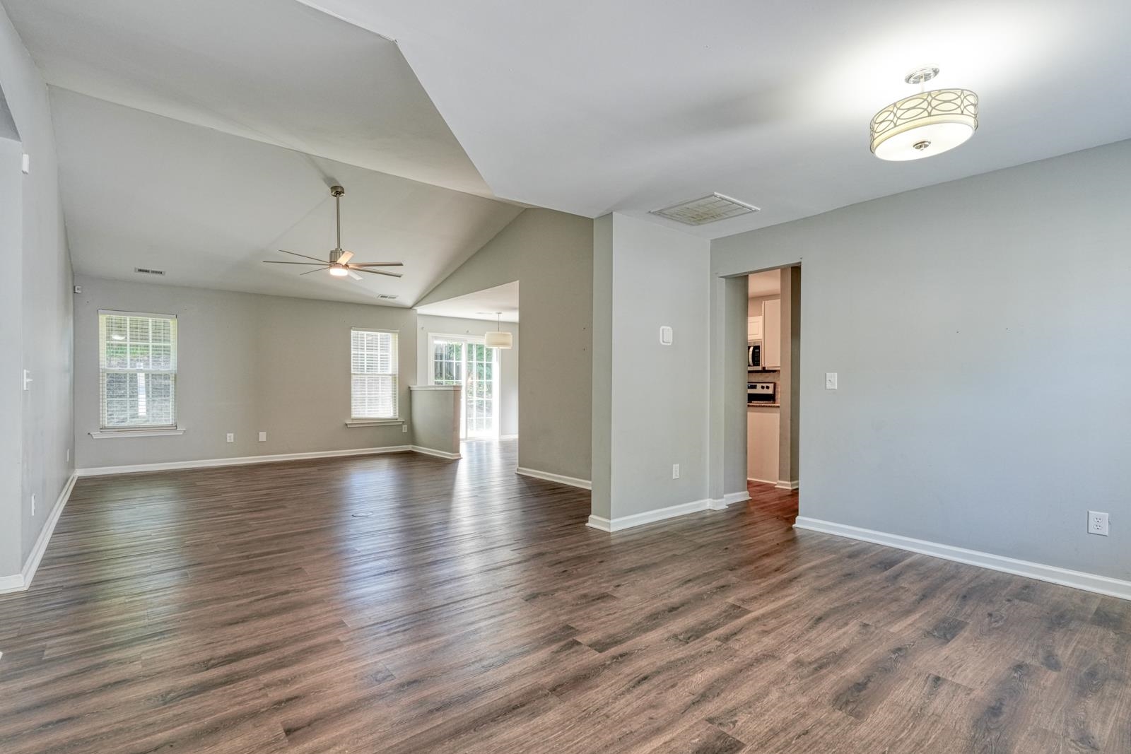 713 Bent Hollow Court Property Photo 4
