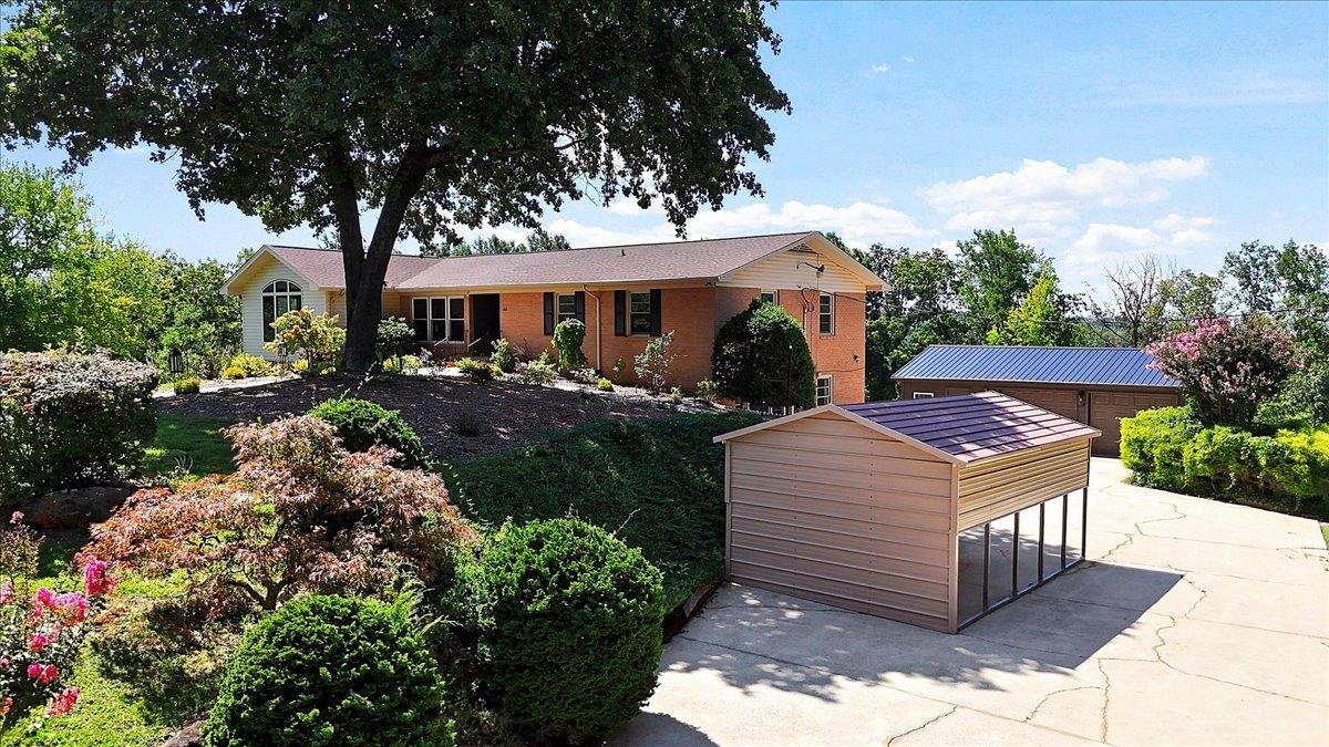 219 Fairview Drive Property Photo 3
