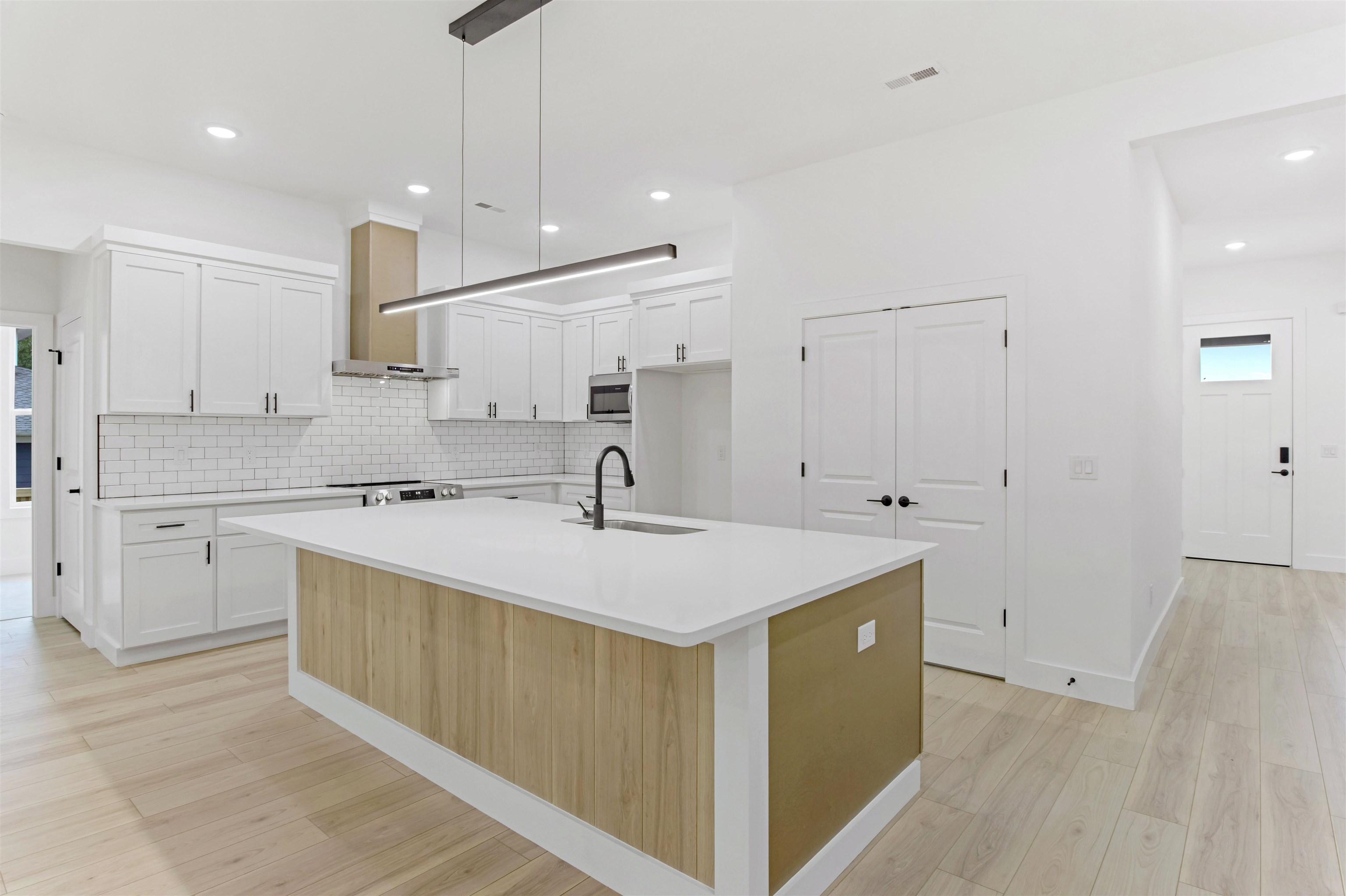 169 Lakeshore Drive Property Photo 9