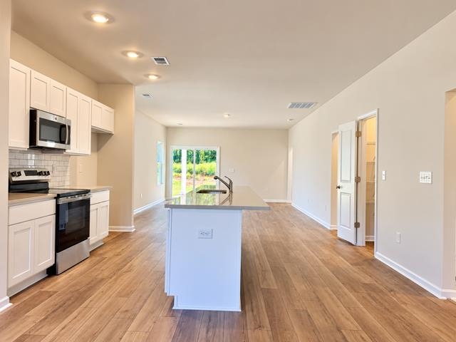 12192 Lansbury Drive Property Photo 4
