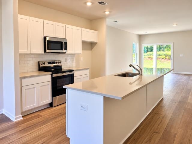 12192 Lansbury Drive Property Photo 6