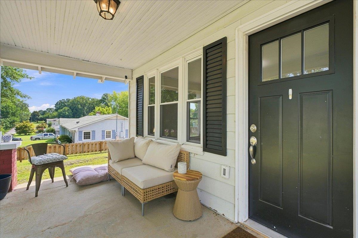 102 Edgewood Avenue Property Photo 4